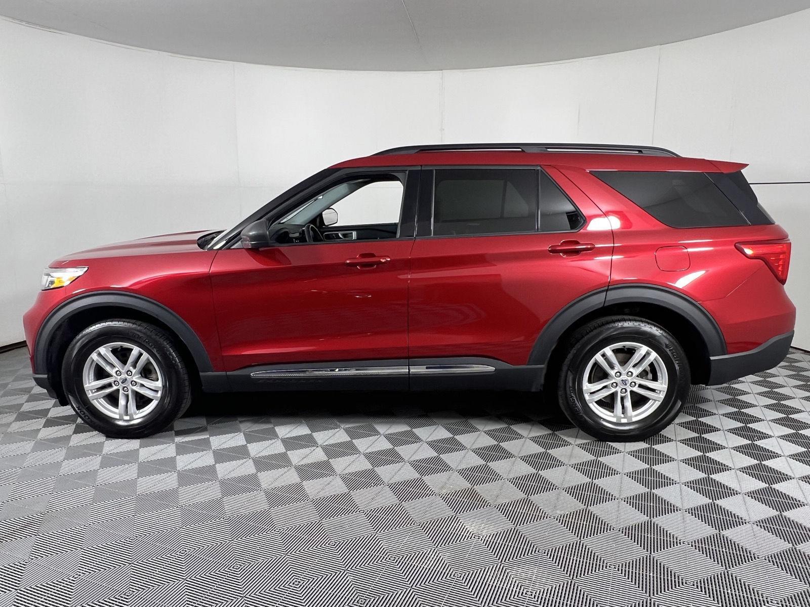 Certified Used 2022 Rapid Red Metallic Tinted Clearcoat Ford XLT image 7