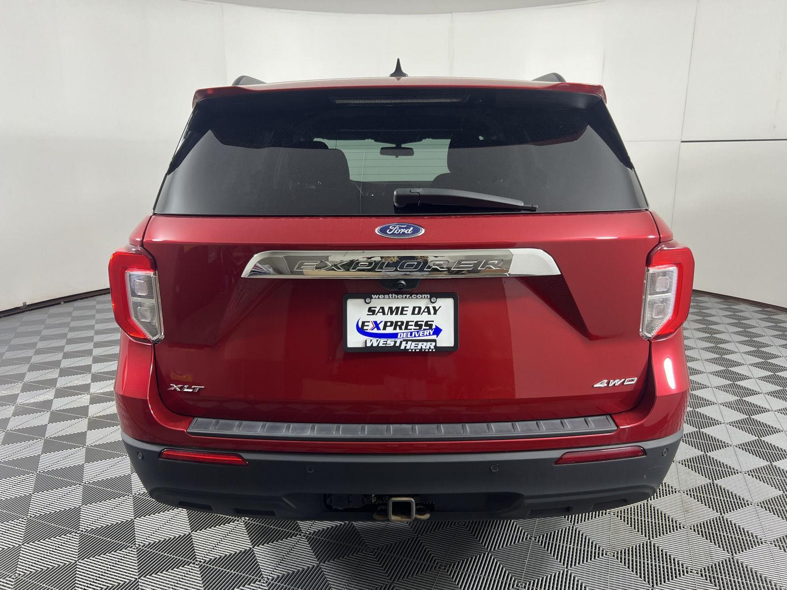 Certified Used 2022 Rapid Red Metallic Tinted Clearcoat Ford XLT image 9