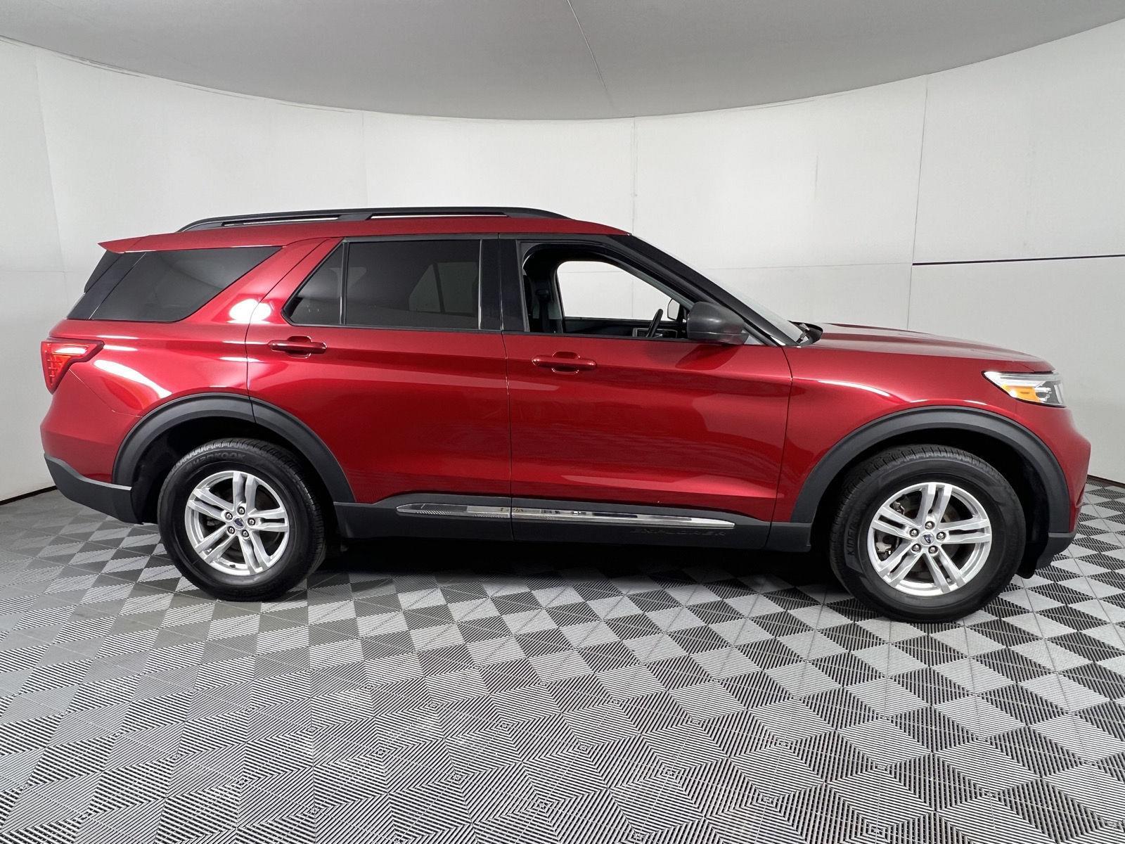 Certified Used 2022 Rapid Red Metallic Tinted Clearcoat Ford XLT image 11