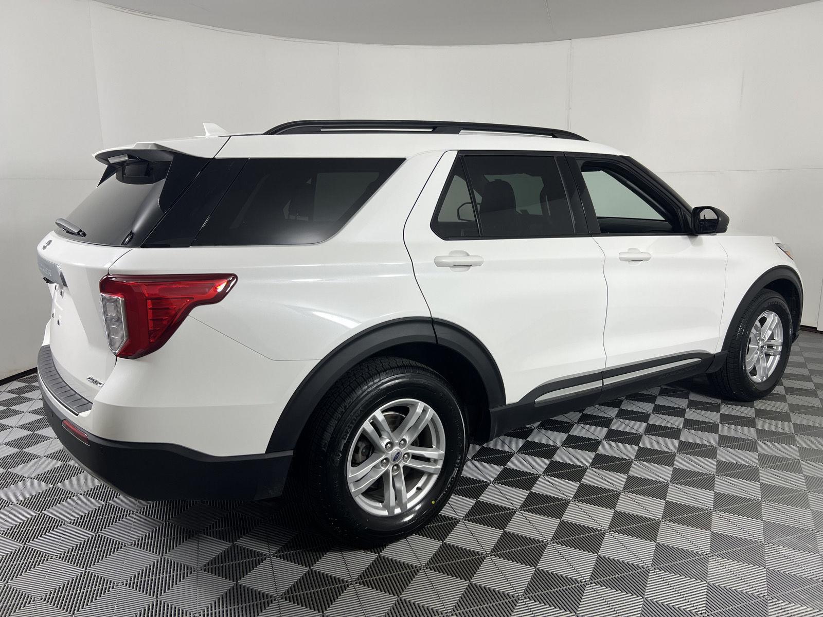 Used 2022 Star White Metallic Tri-Coat Ford XLT image 10