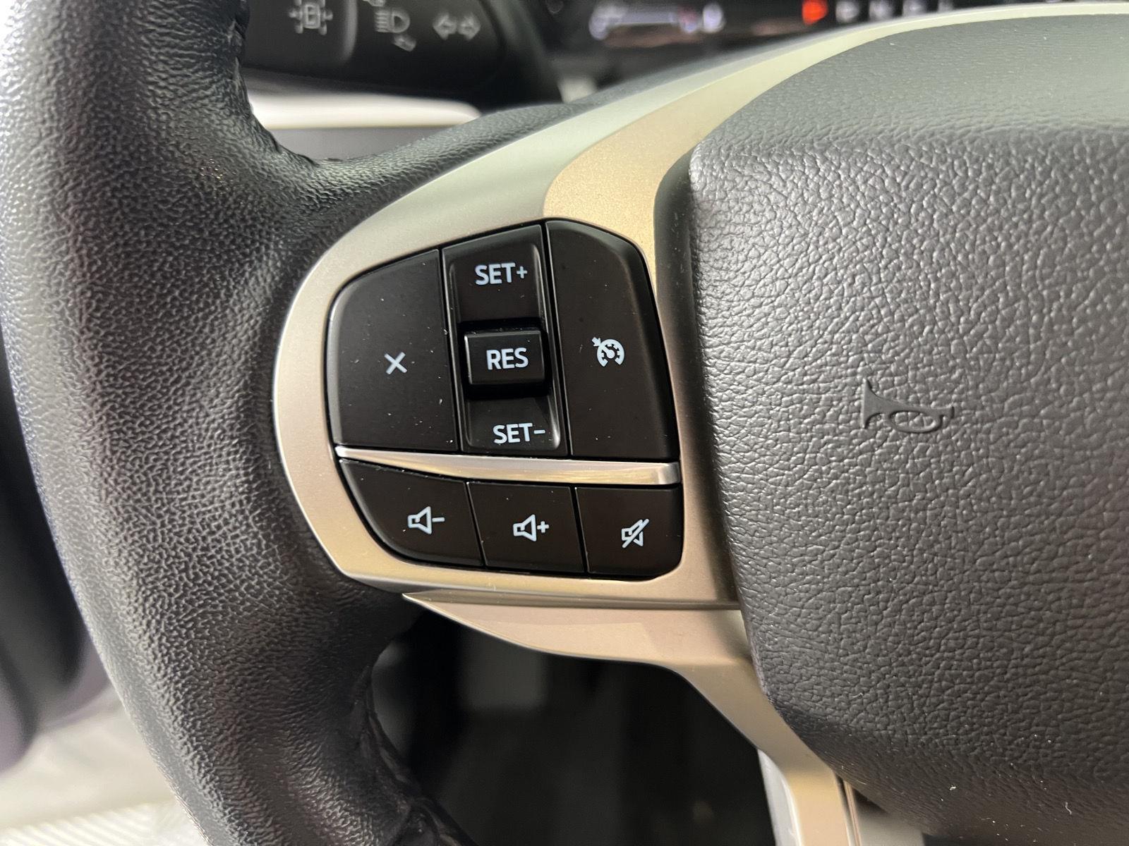 Used 2022 Star White Metallic Tri-Coat Ford XLT image 14