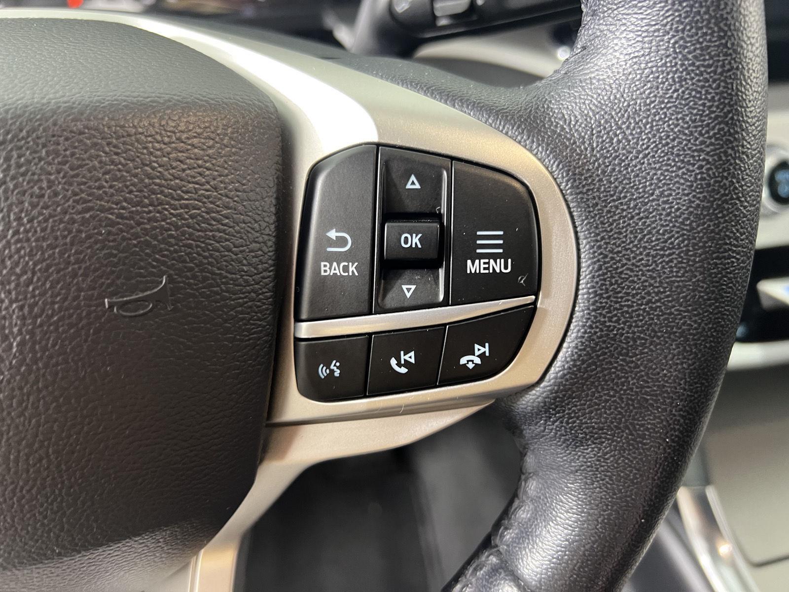 Used 2022 Star White Metallic Tri-Coat Ford XLT image 15