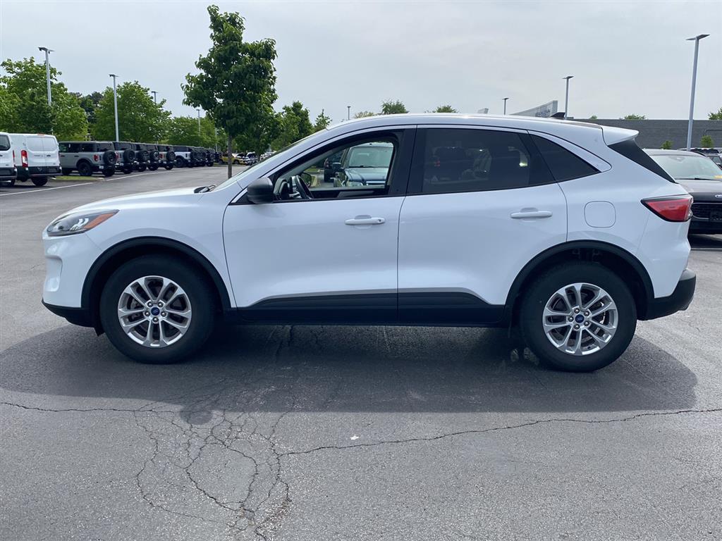 Used 2022 Oxford White Ford SE image 7