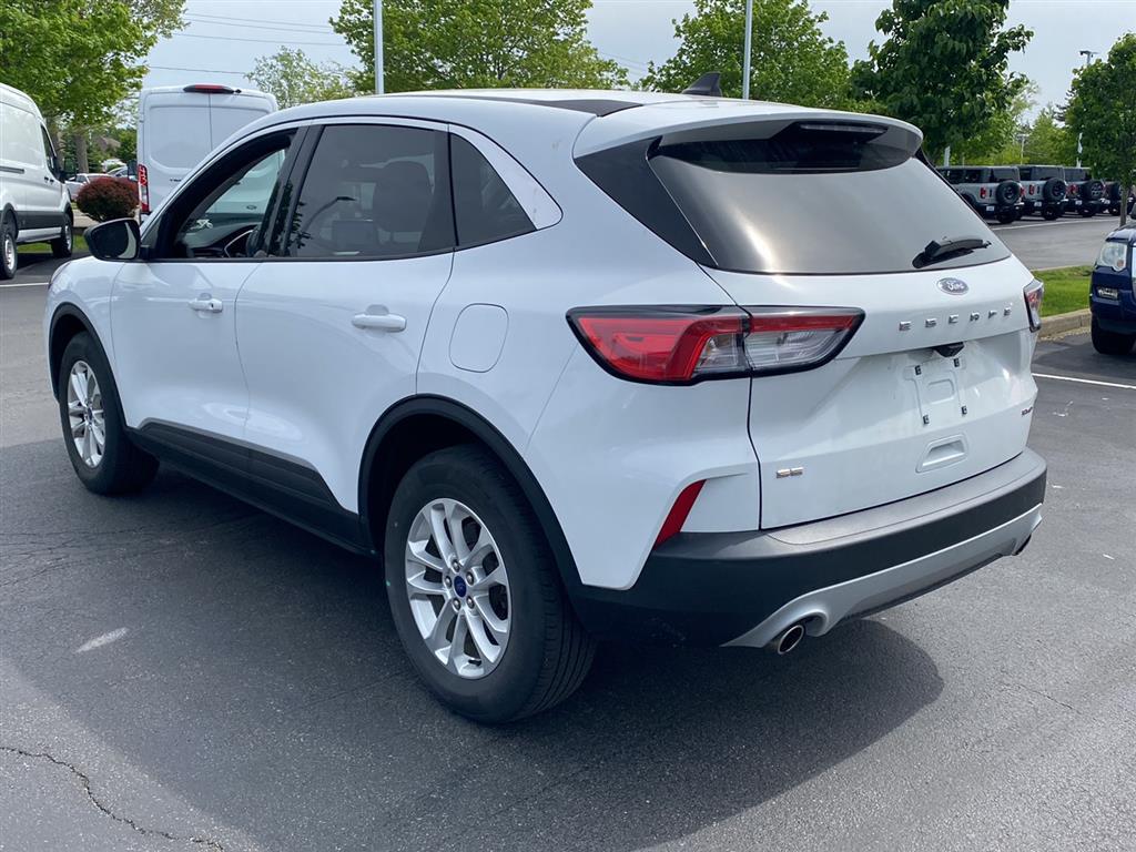 Used 2022 Oxford White Ford SE image 8