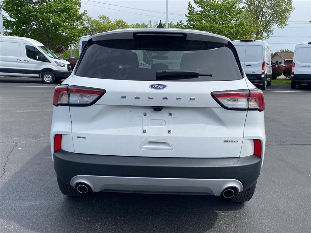 Used 2022 Oxford White Ford SE image 9