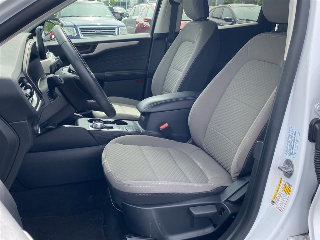 Used 2022 Oxford White Ford SE image 2