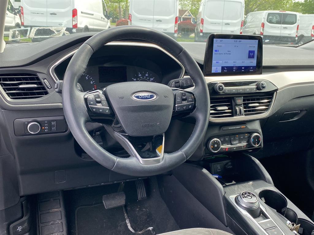 Used 2022 Oxford White Ford SE image 3