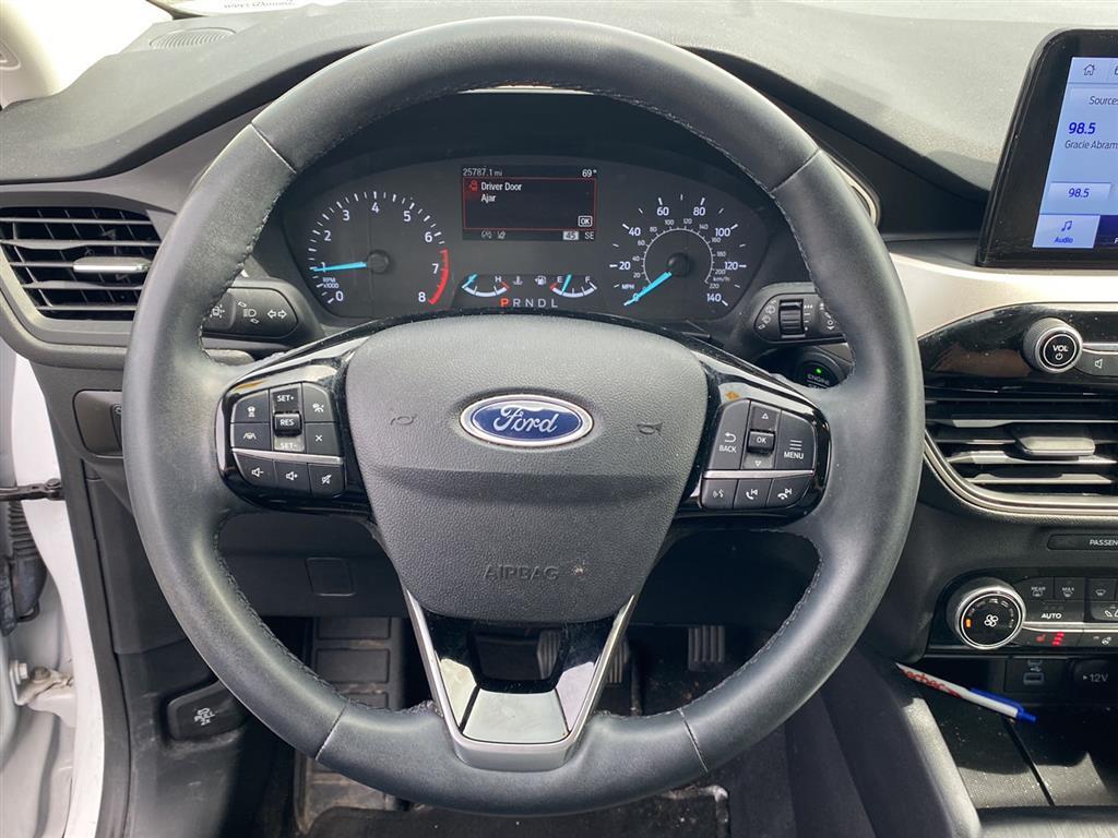 Used 2022 Oxford White Ford SE image 12