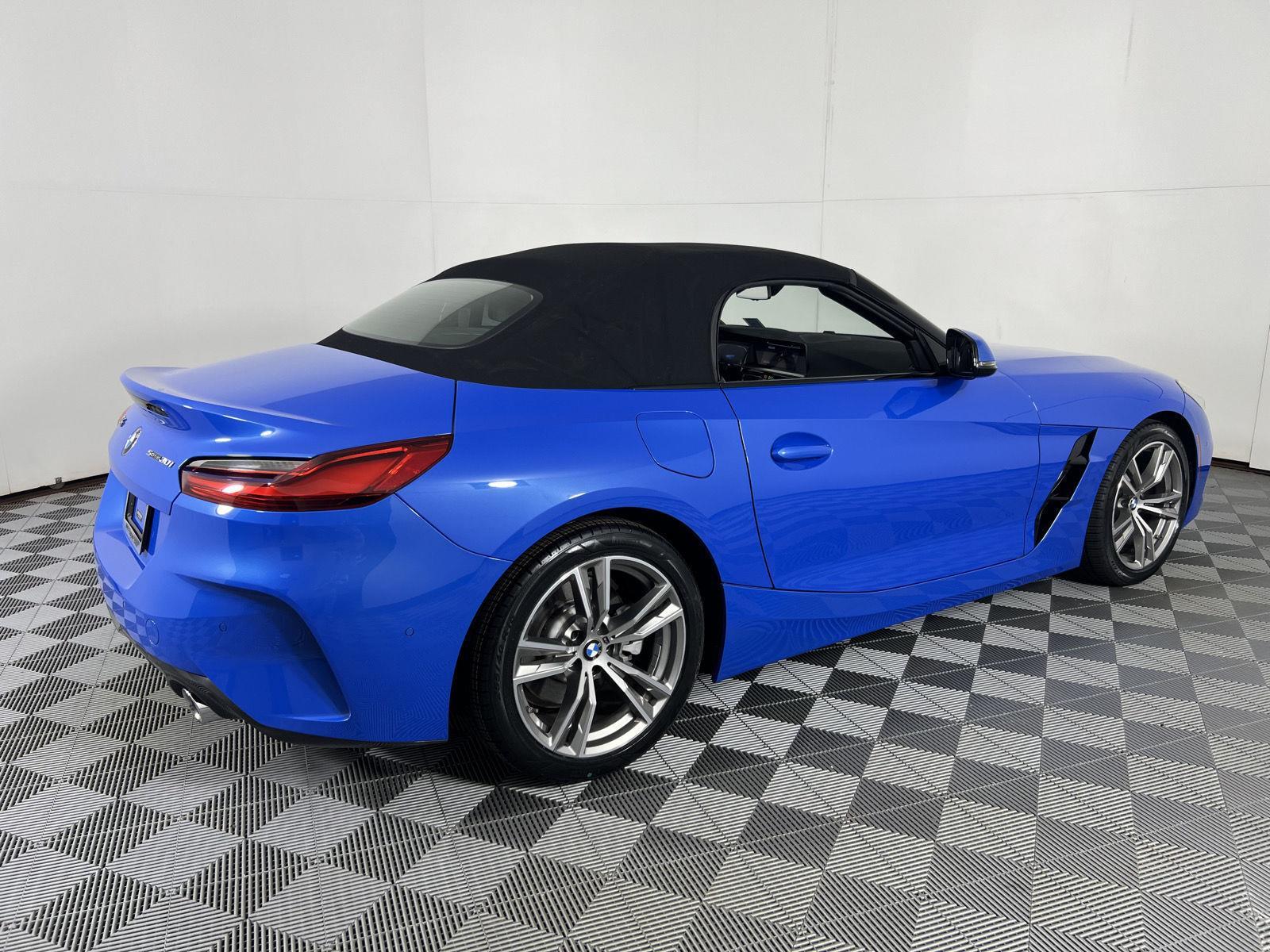 Used 2019 Misano Blue Metallic BMW sDrive30i image 10