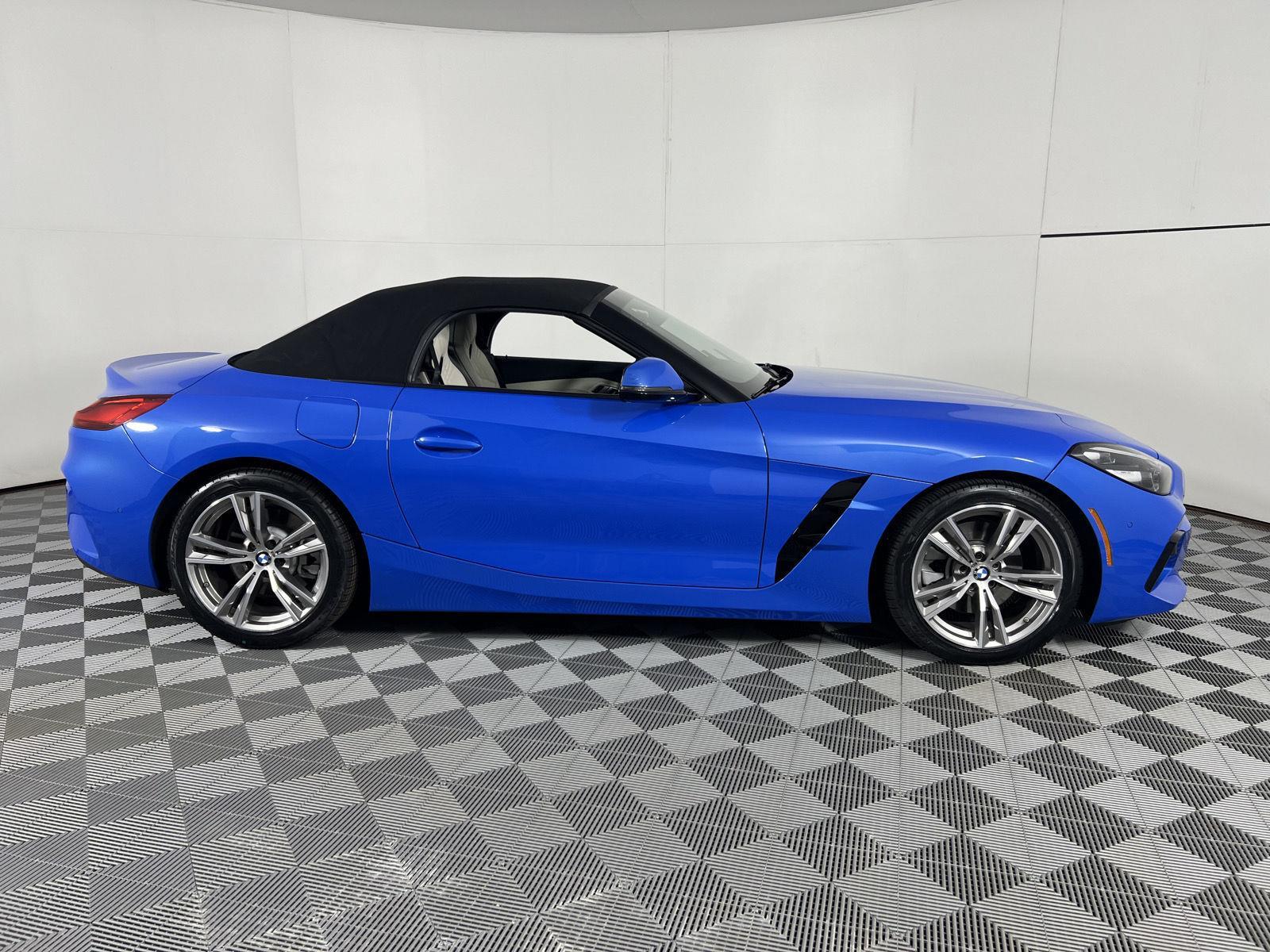 Used 2019 Misano Blue Metallic BMW sDrive30i image 11