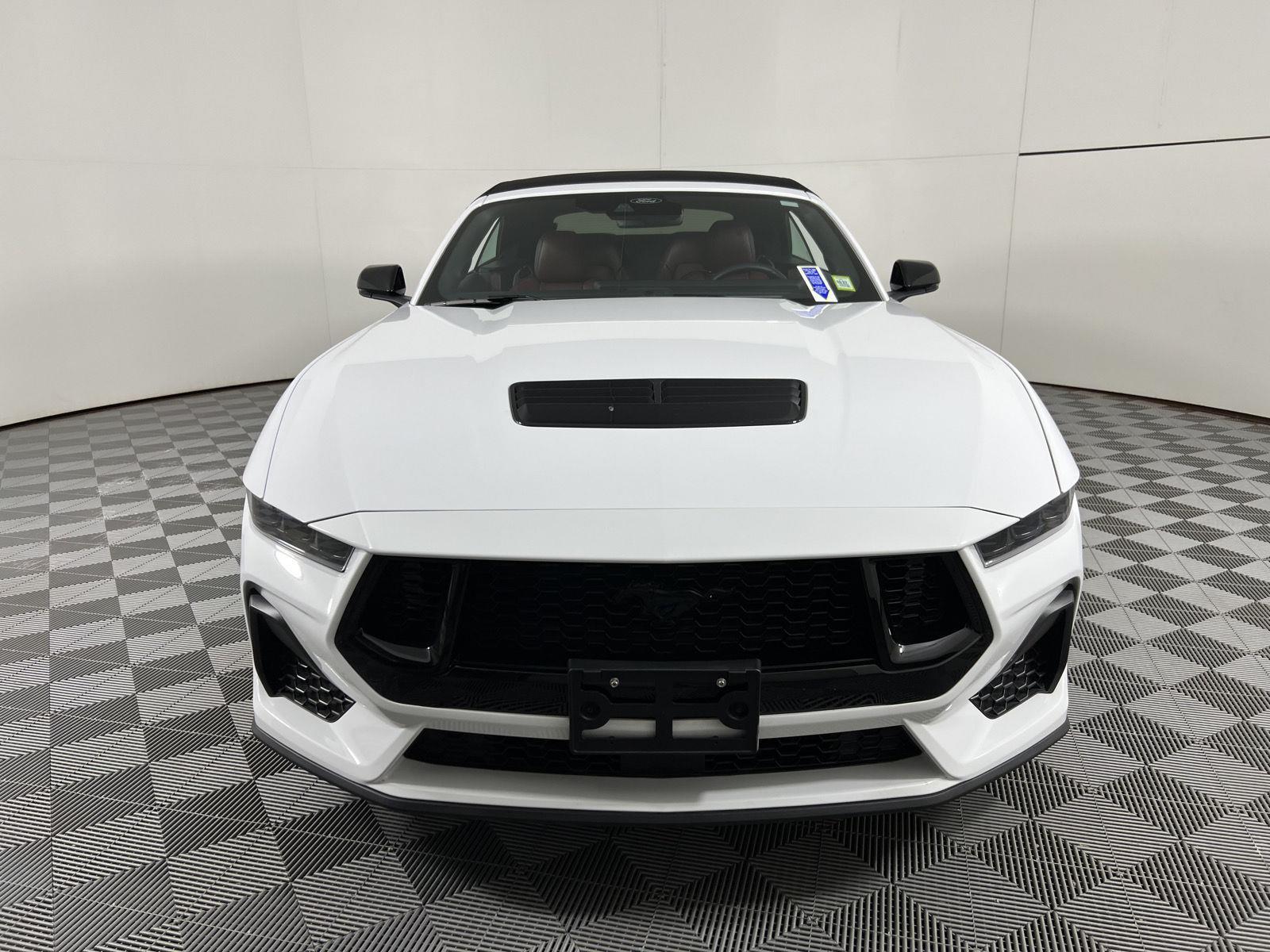 Used 2025 Oxford White Ford GT Premium image 5