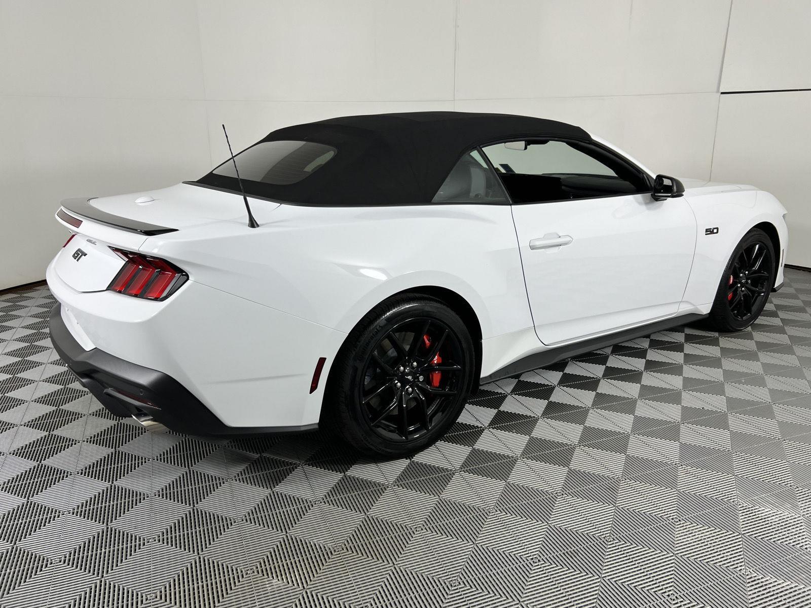 Used 2025 Oxford White Ford GT Premium image 10