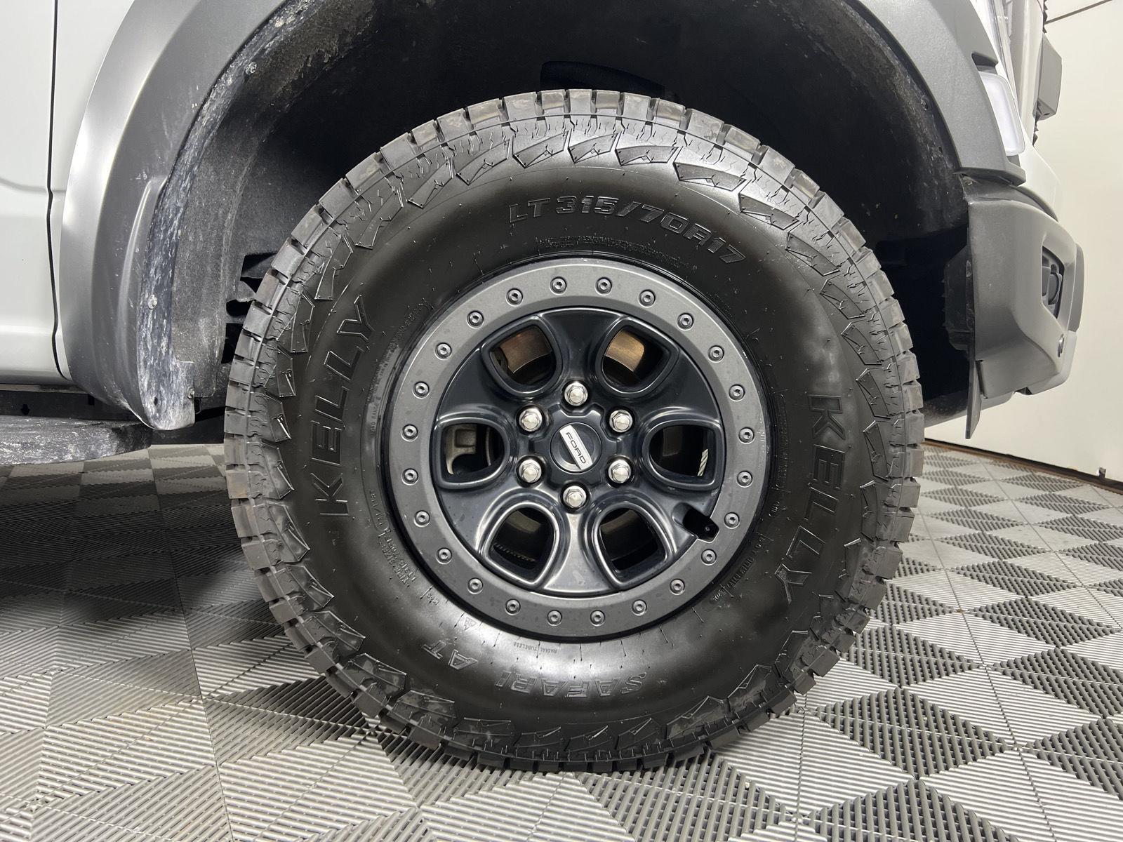 Used 2023 Avalanche Gray Ford Raptor image 13