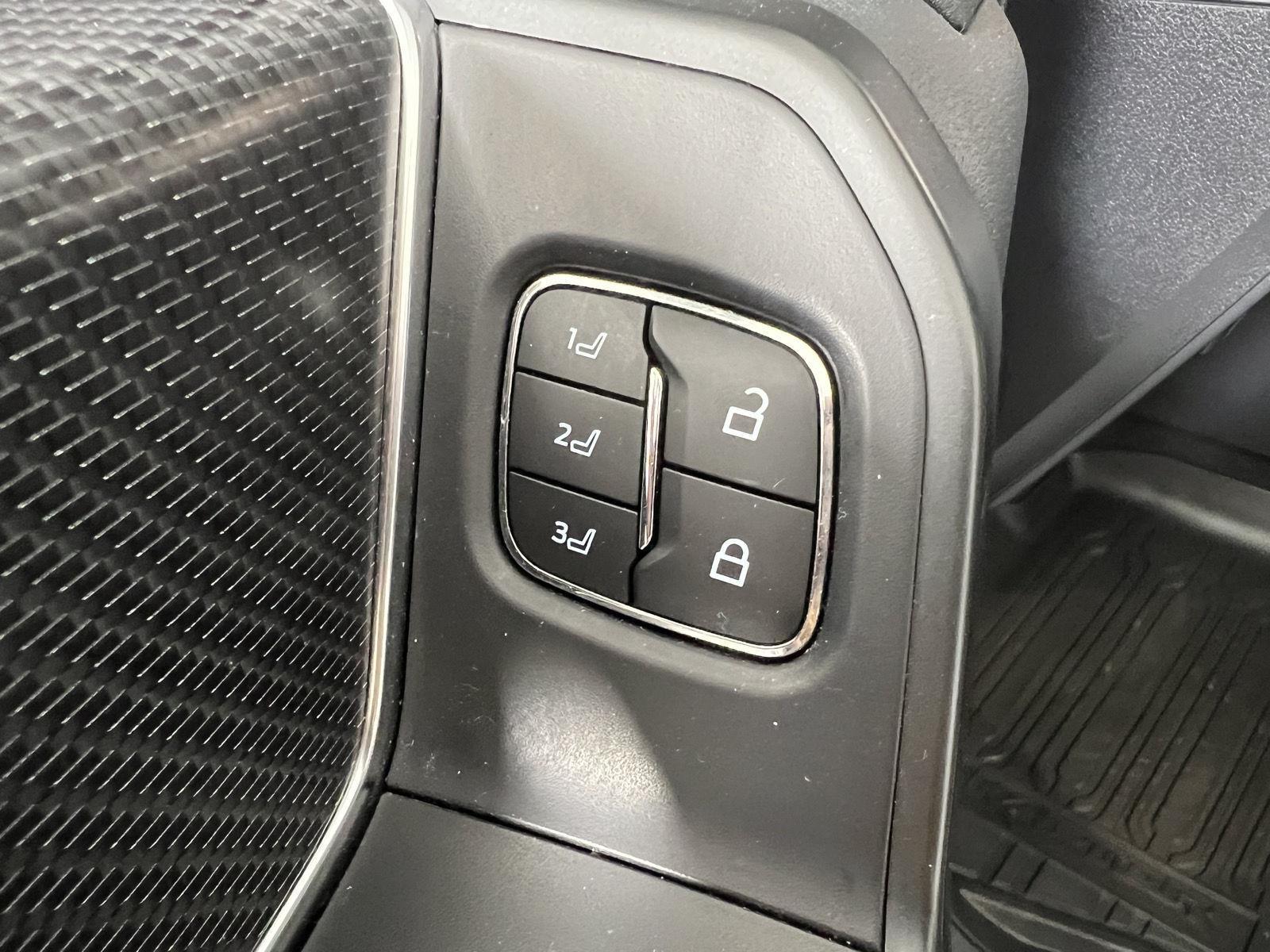 Used 2023 Avalanche Gray Ford Raptor image 18