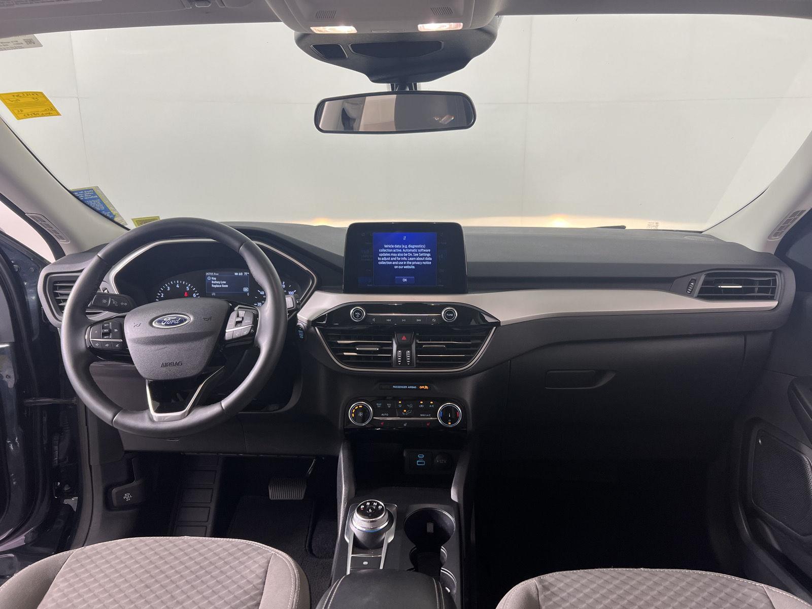 Used 2022 Stone Blue Ford SE image 3