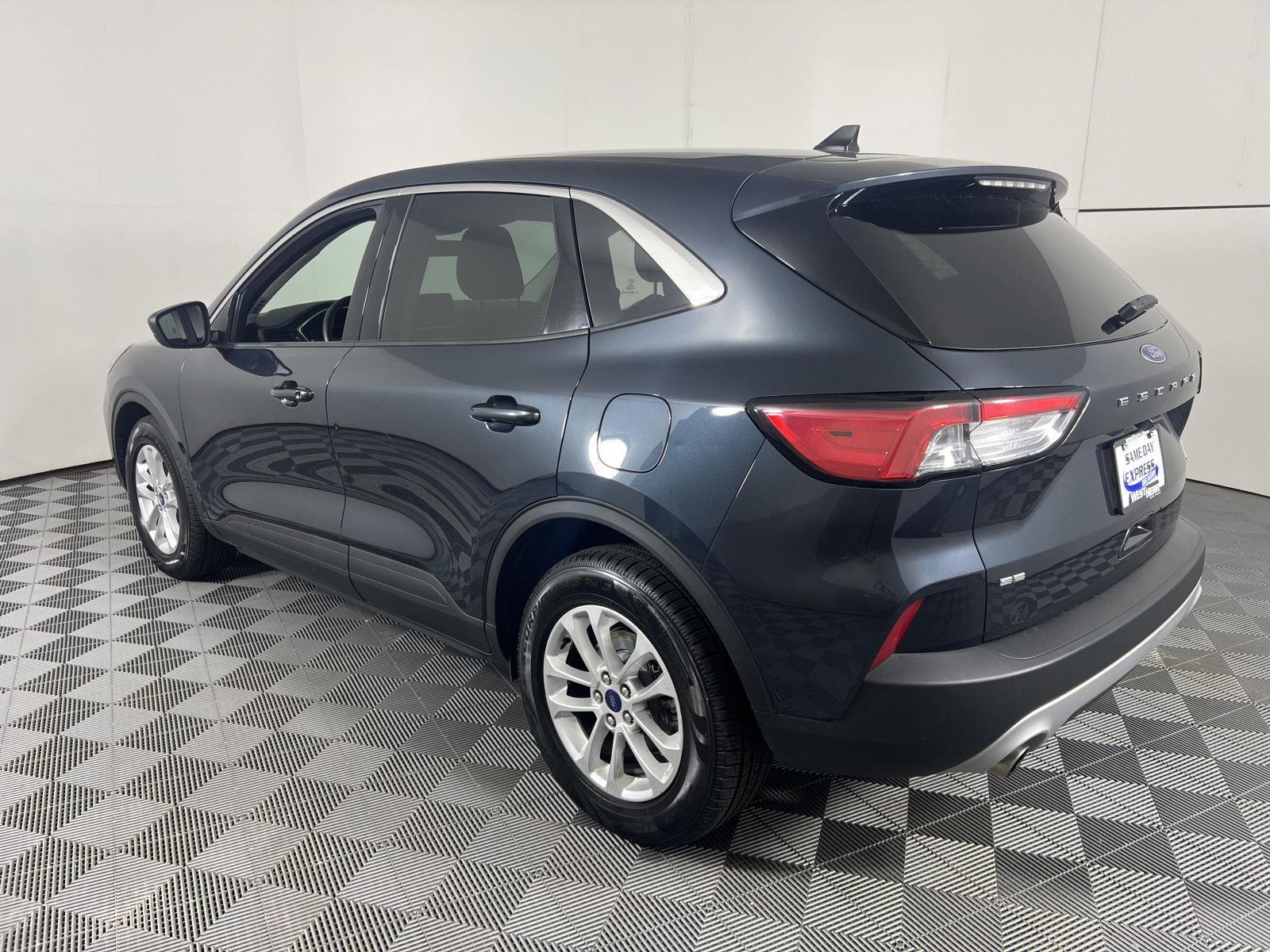 Used 2022 Stone Blue Ford SE image 8