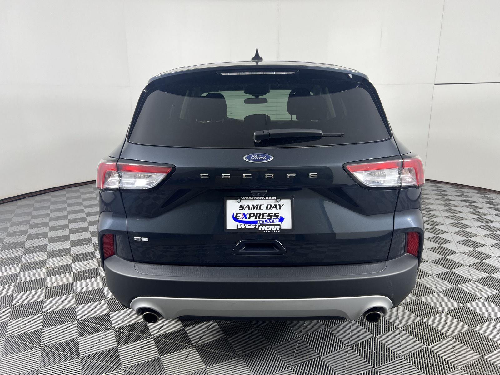 Used 2022 Stone Blue Ford SE image 9