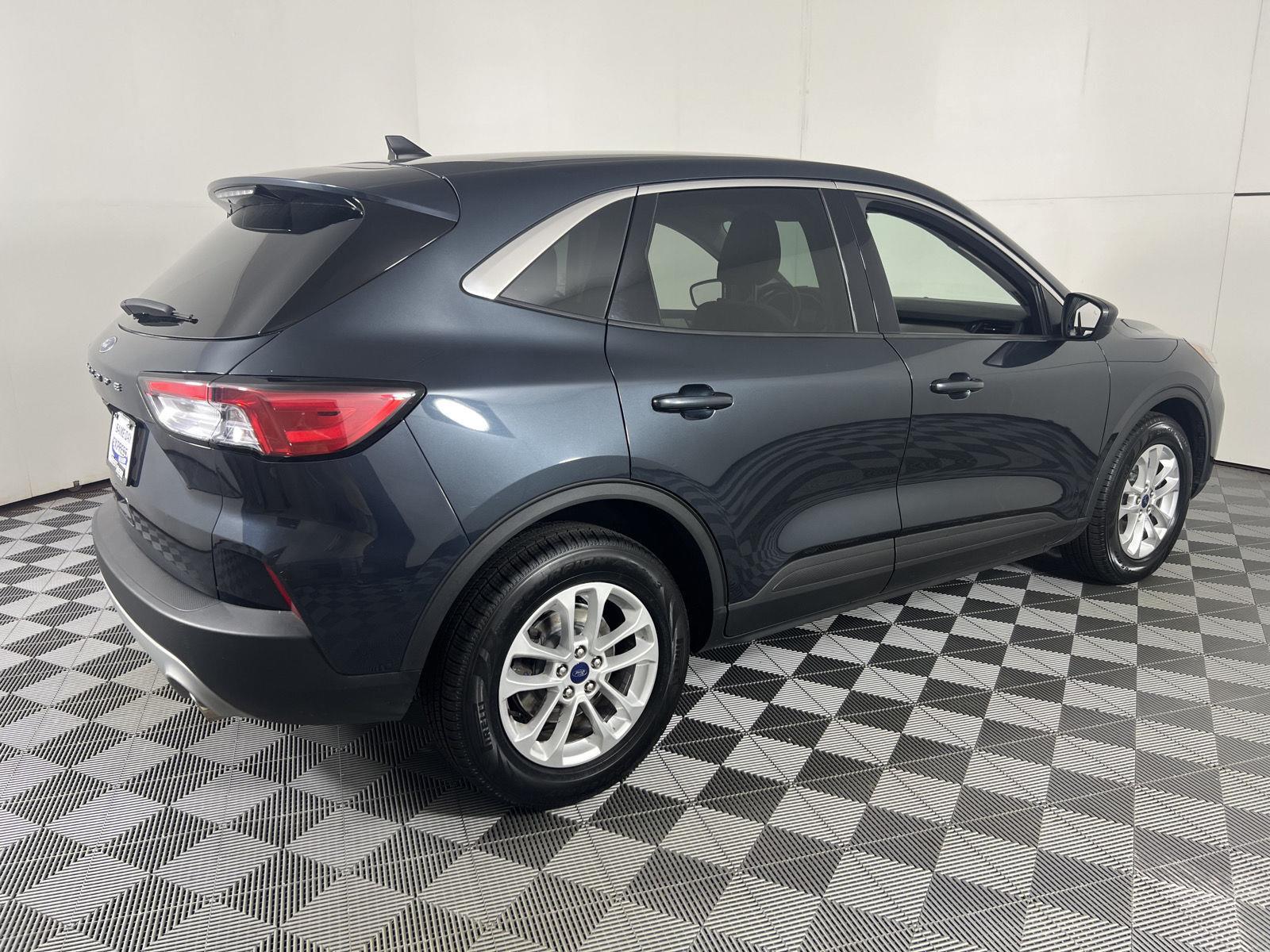 Used 2022 Stone Blue Ford SE image 10