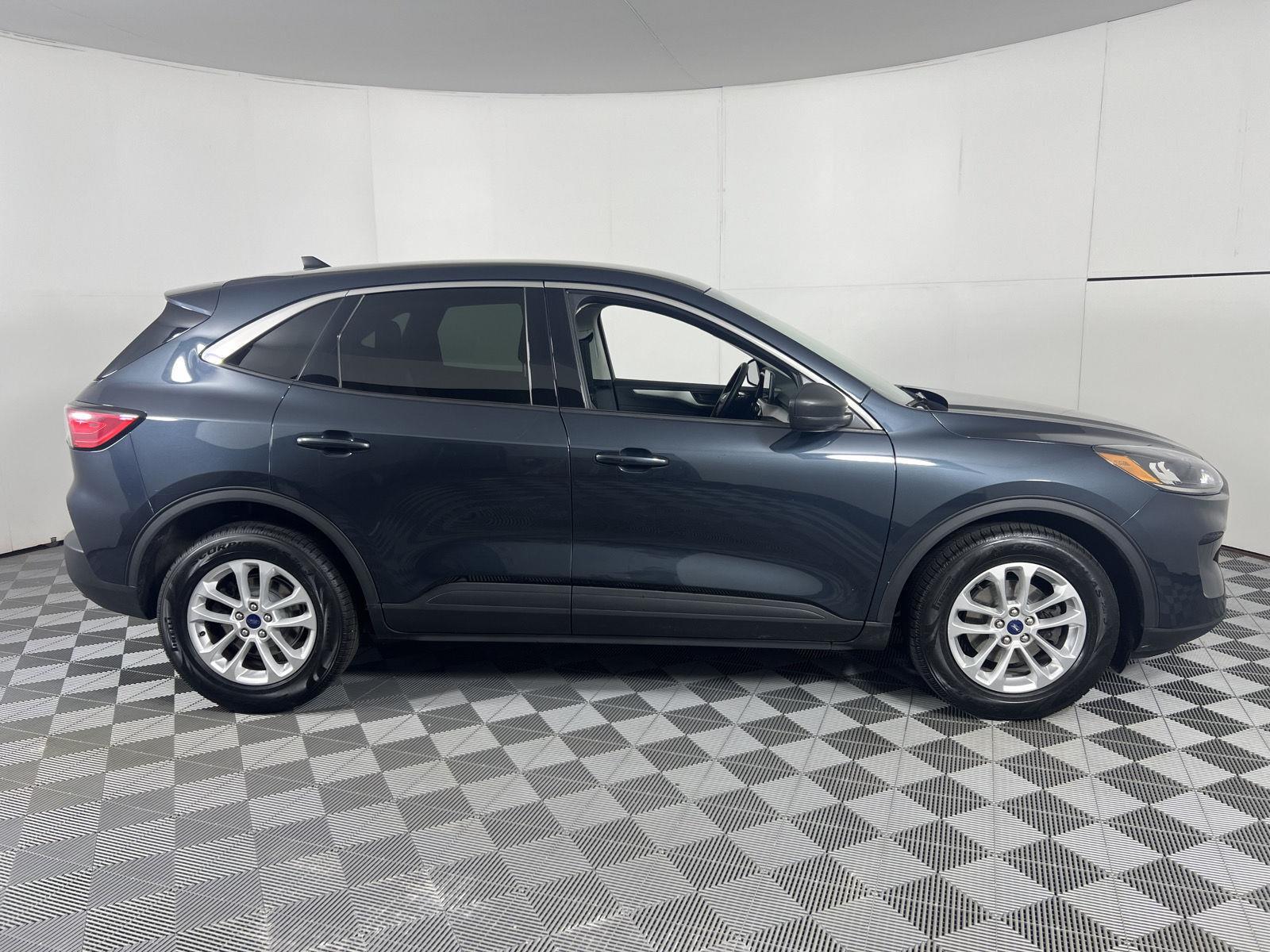 Used 2022 Stone Blue Ford SE image 11