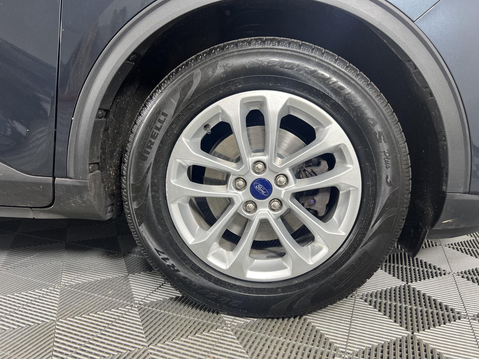 Used 2022 Stone Blue Ford SE image 12