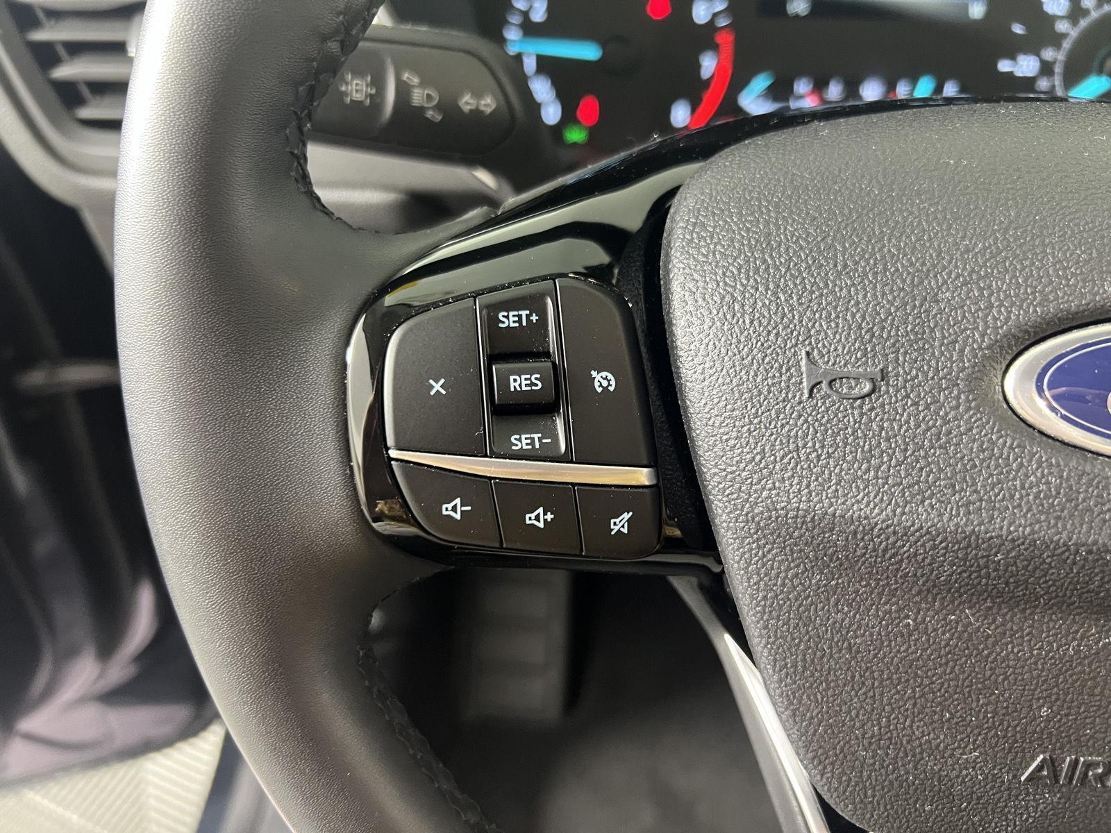 Used 2022 Stone Blue Ford SE image 14