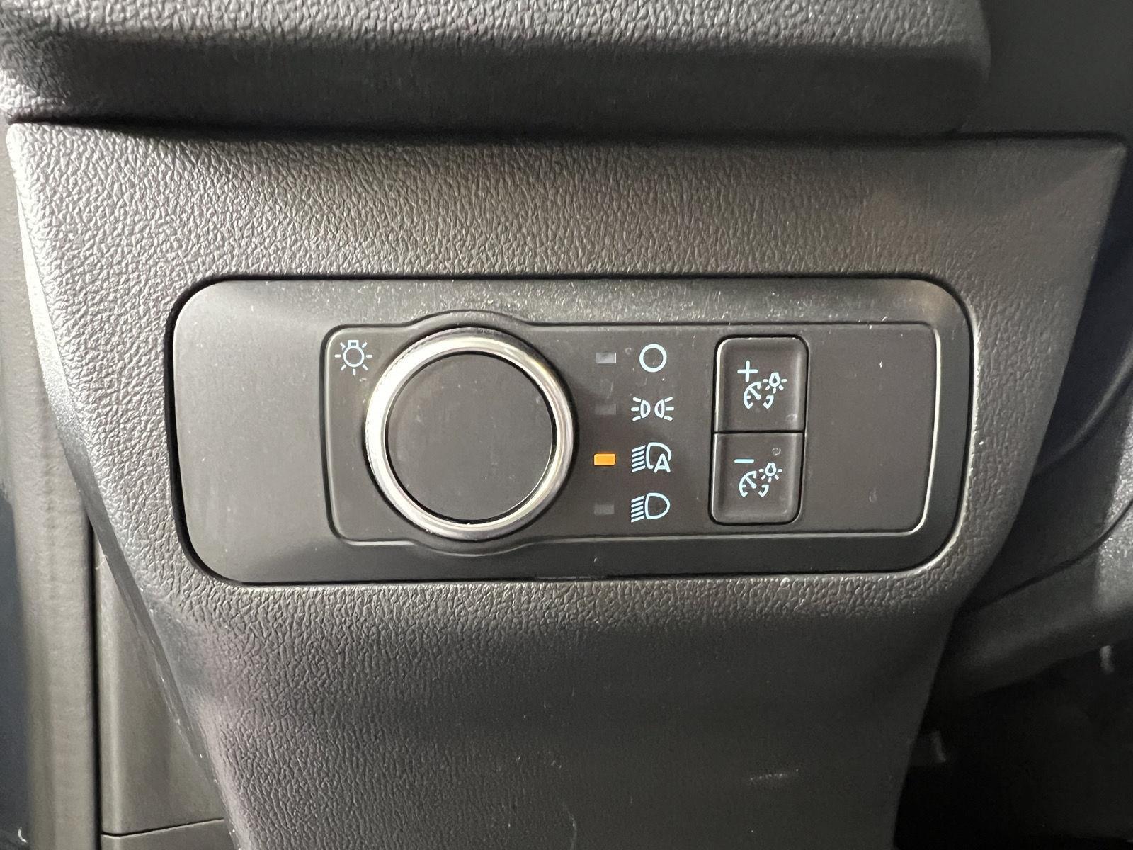 Used 2022 Stone Blue Ford SE image 16