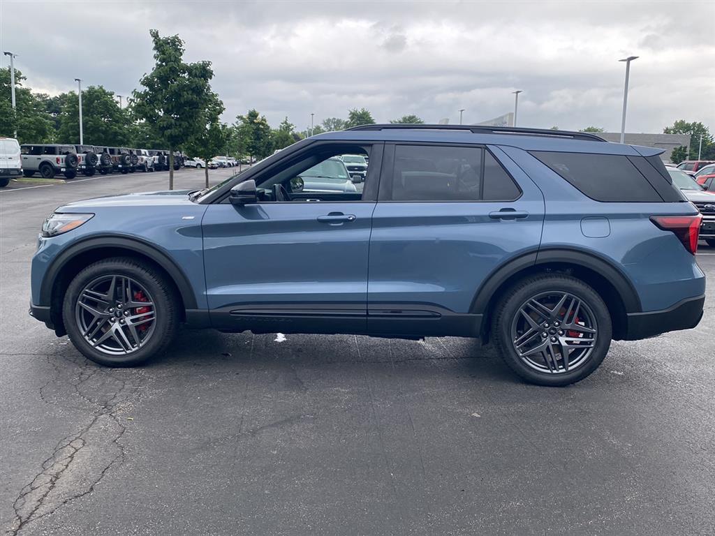Certified Used 2026 Vapor Blue Ford ST-Line image 9