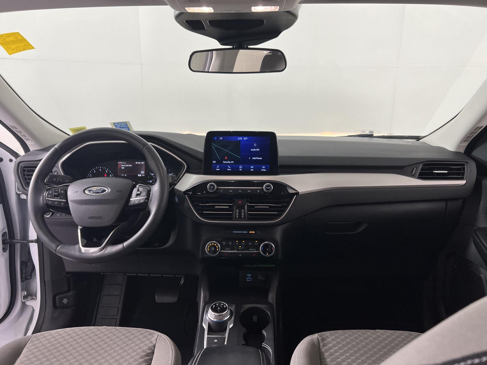 Used 2022 Oxford White Ford SE image 5