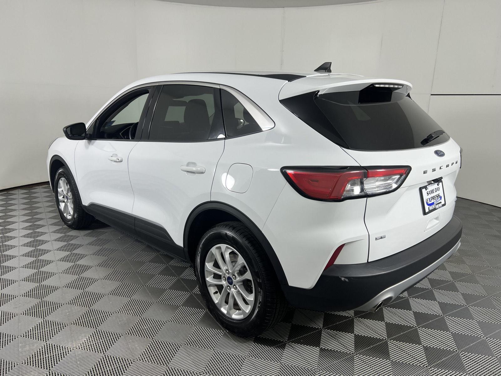 Used 2022 Oxford White Ford SE image 10