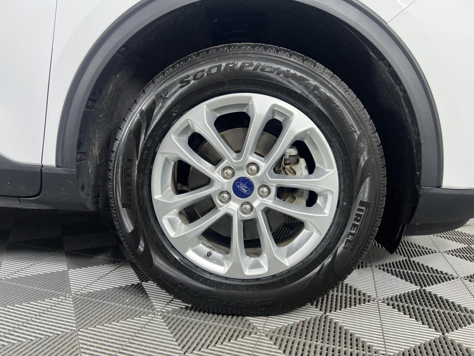 Used 2022 Oxford White Ford SE image 14