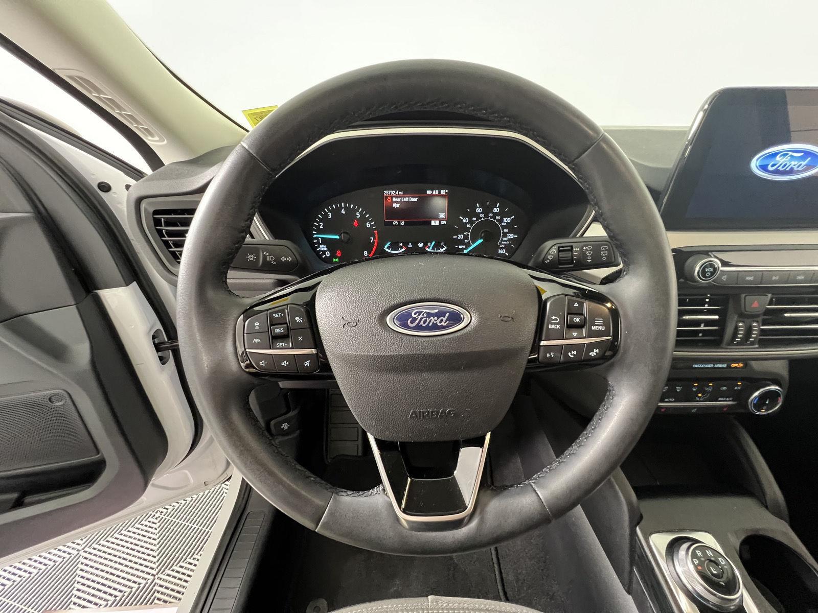 Used 2022 Oxford White Ford SE image 15