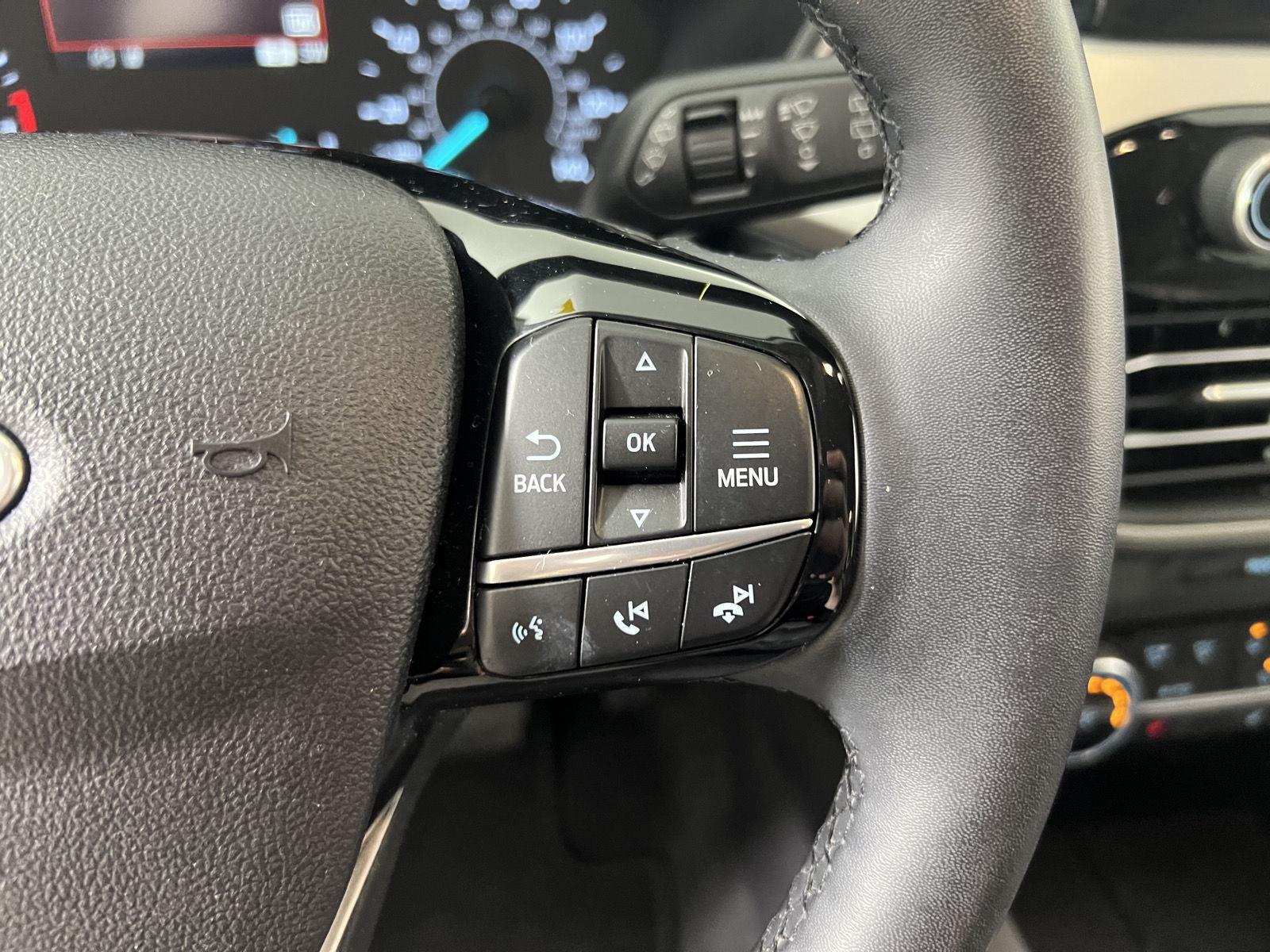 Used 2022 Oxford White Ford SE image 17