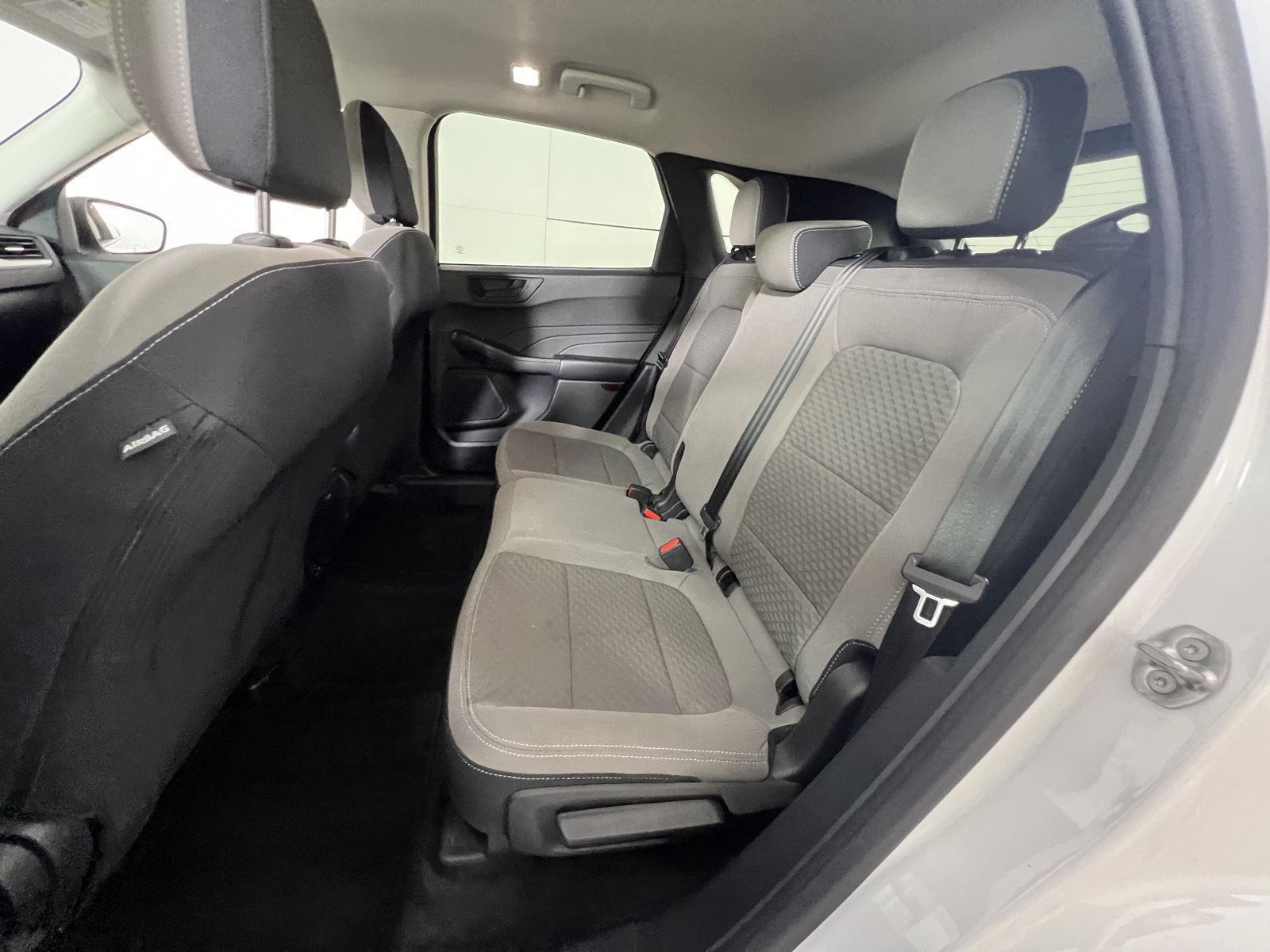 Used 2022 Oxford White Ford SE image 21
