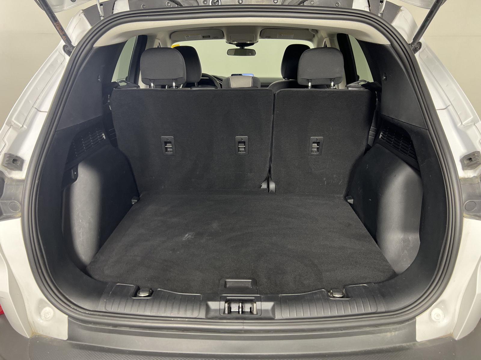 Used 2022 Oxford White Ford SE image 23