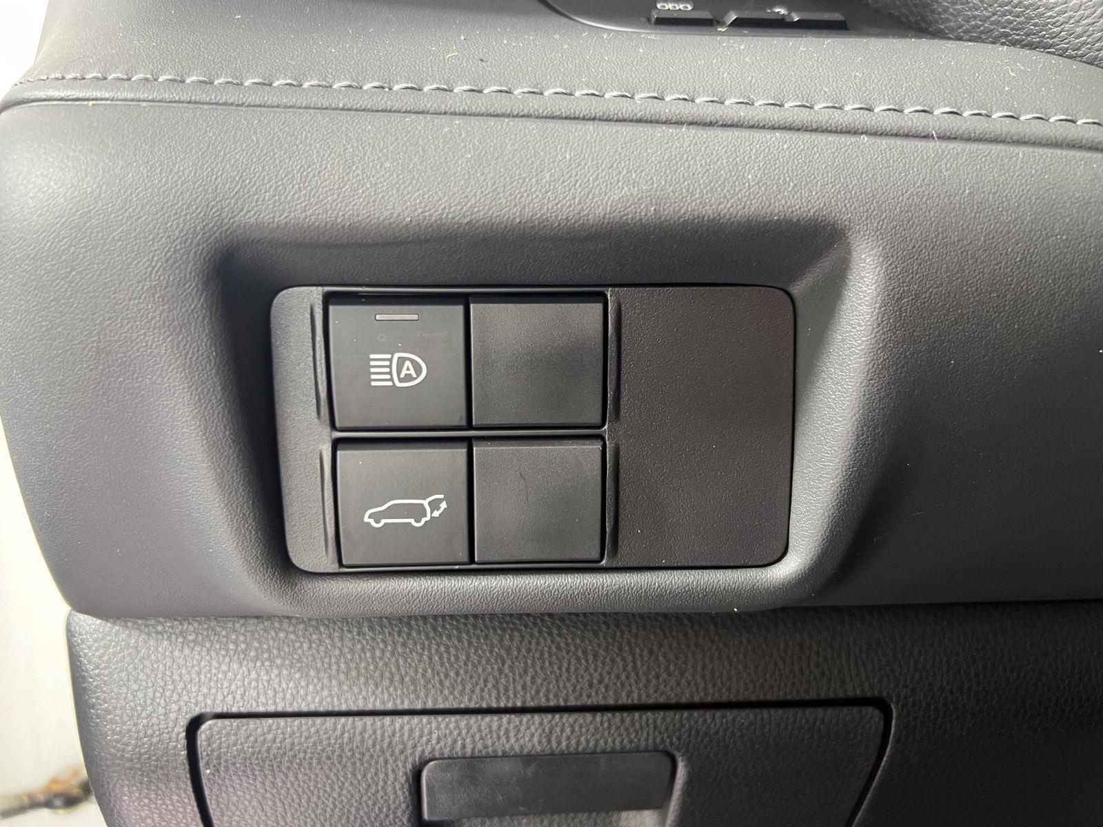 Used 2022 Wind Chill Pearl Toyota LE image 16