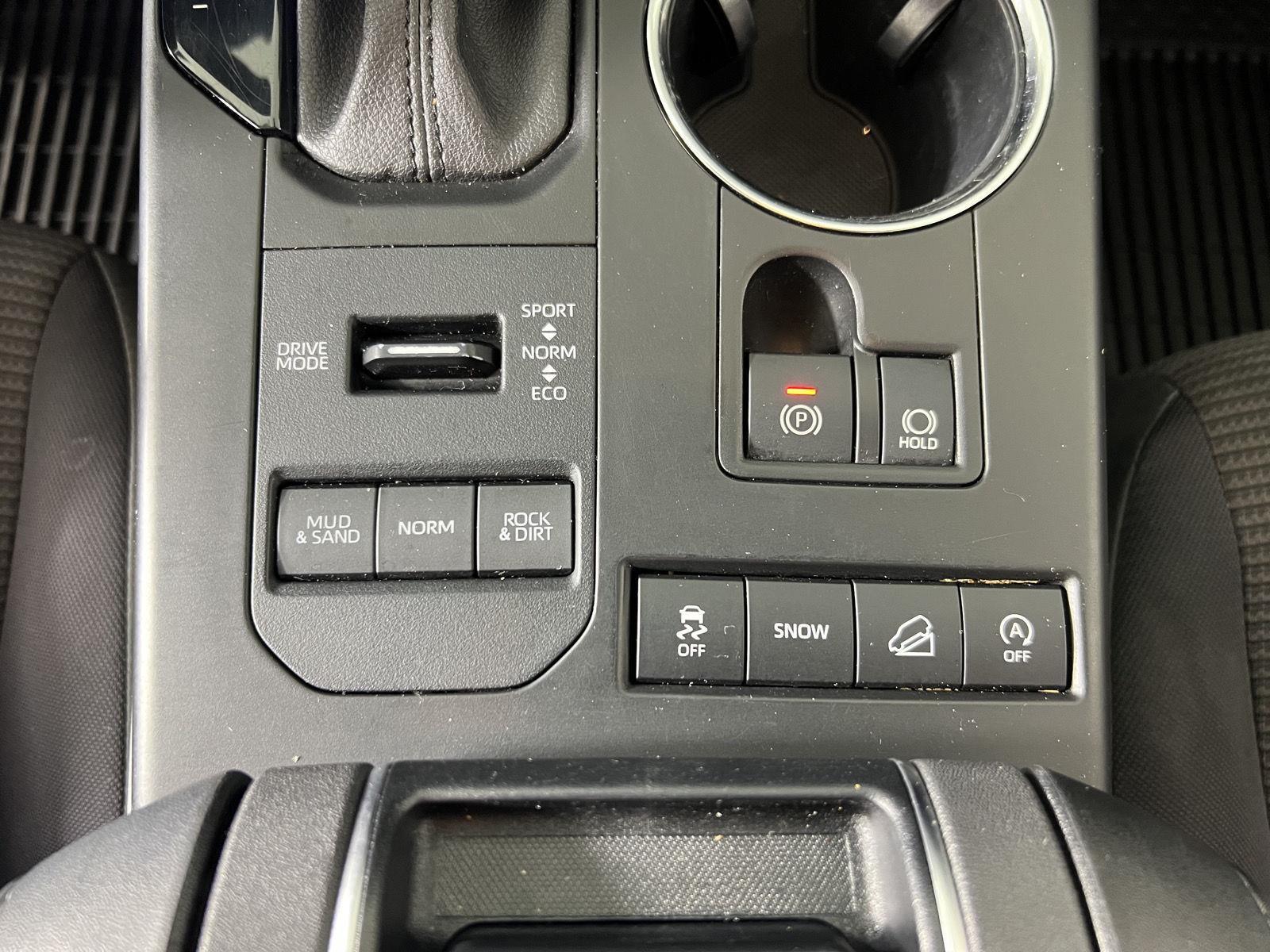 Used 2022 Wind Chill Pearl Toyota LE image 19