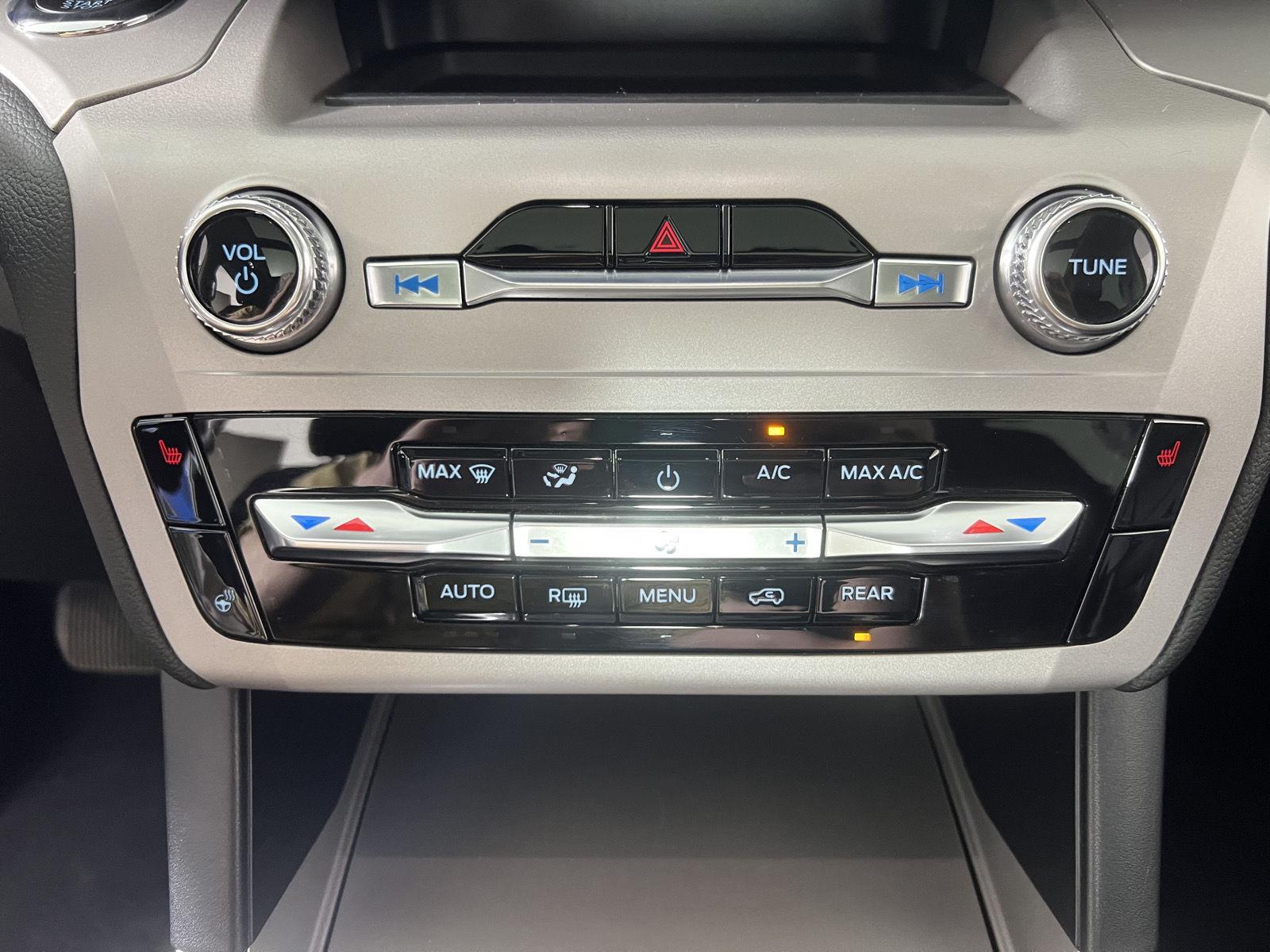 Used 2023 Atlas Blue Ford XLT image 19