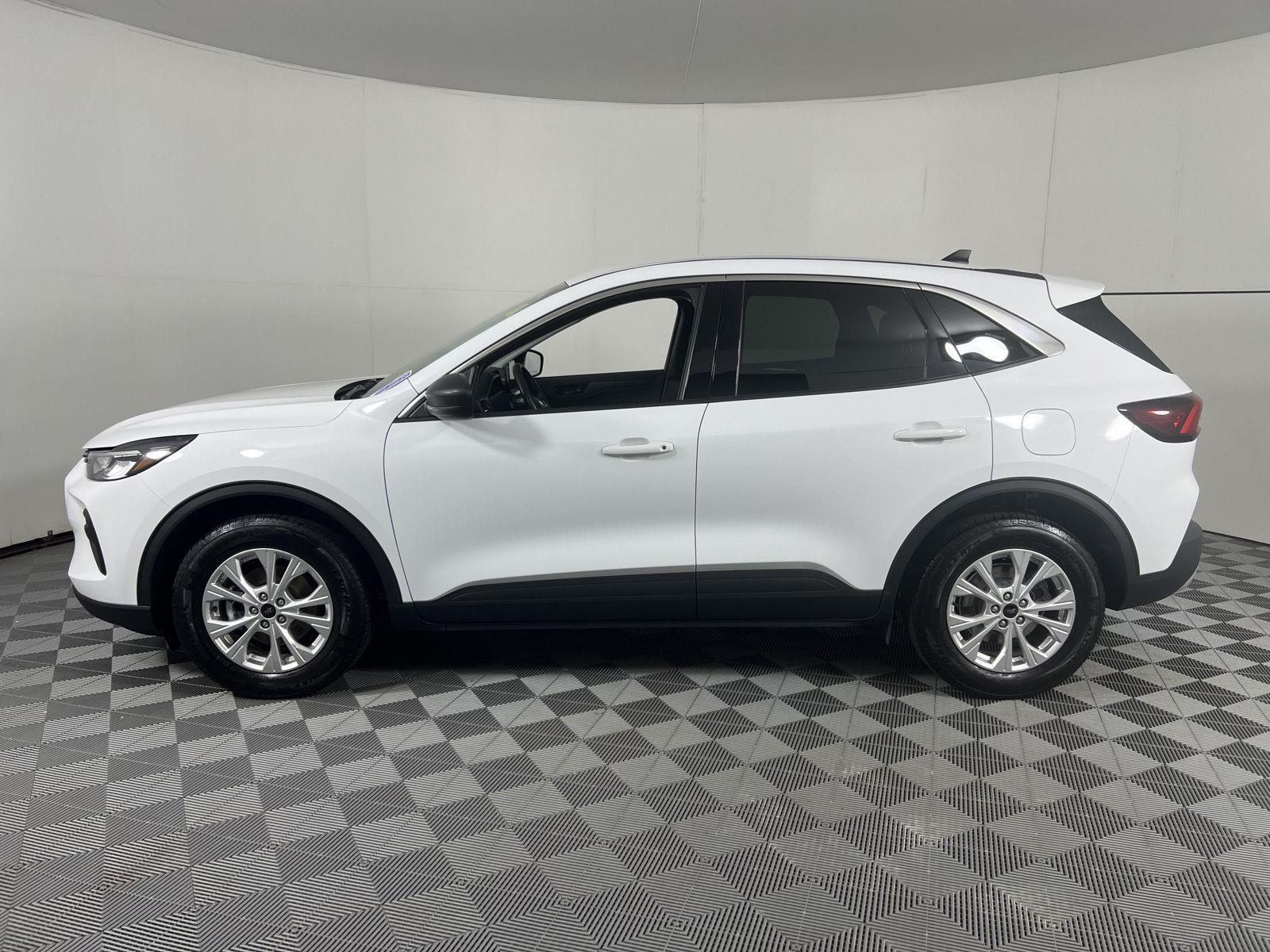 Used 2023 Oxford White Ford Active image 8