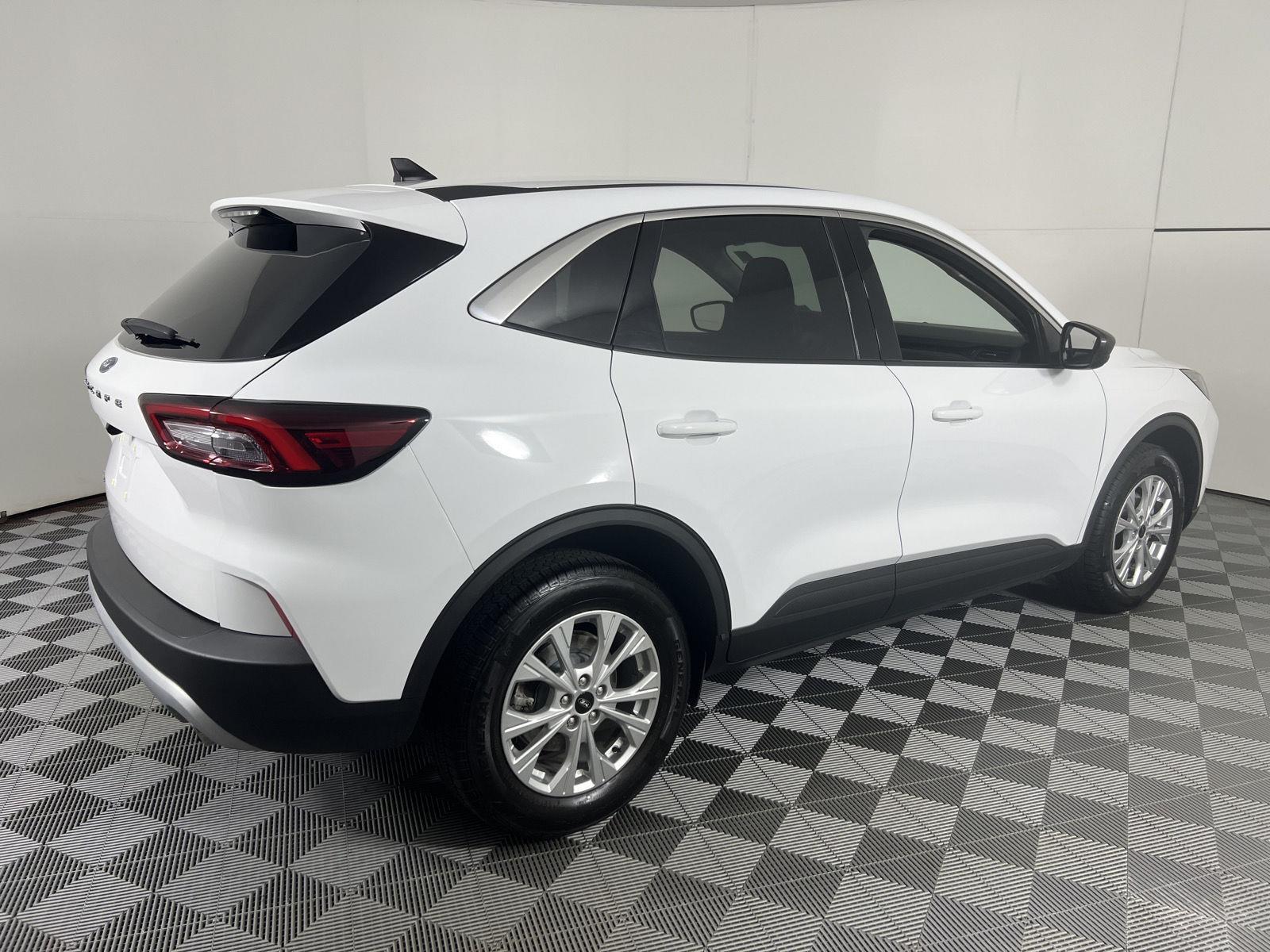 Used 2023 Oxford White Ford Active image 11