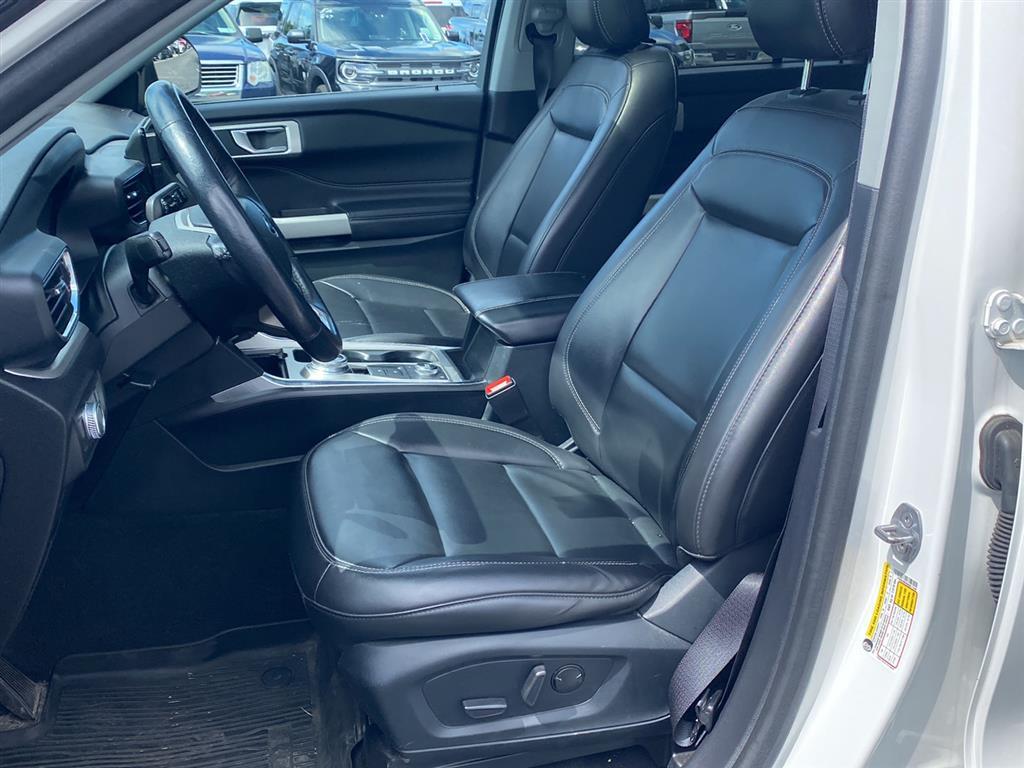 Used 2022 Star White Metallic Tri-Coat Ford XLT image 2