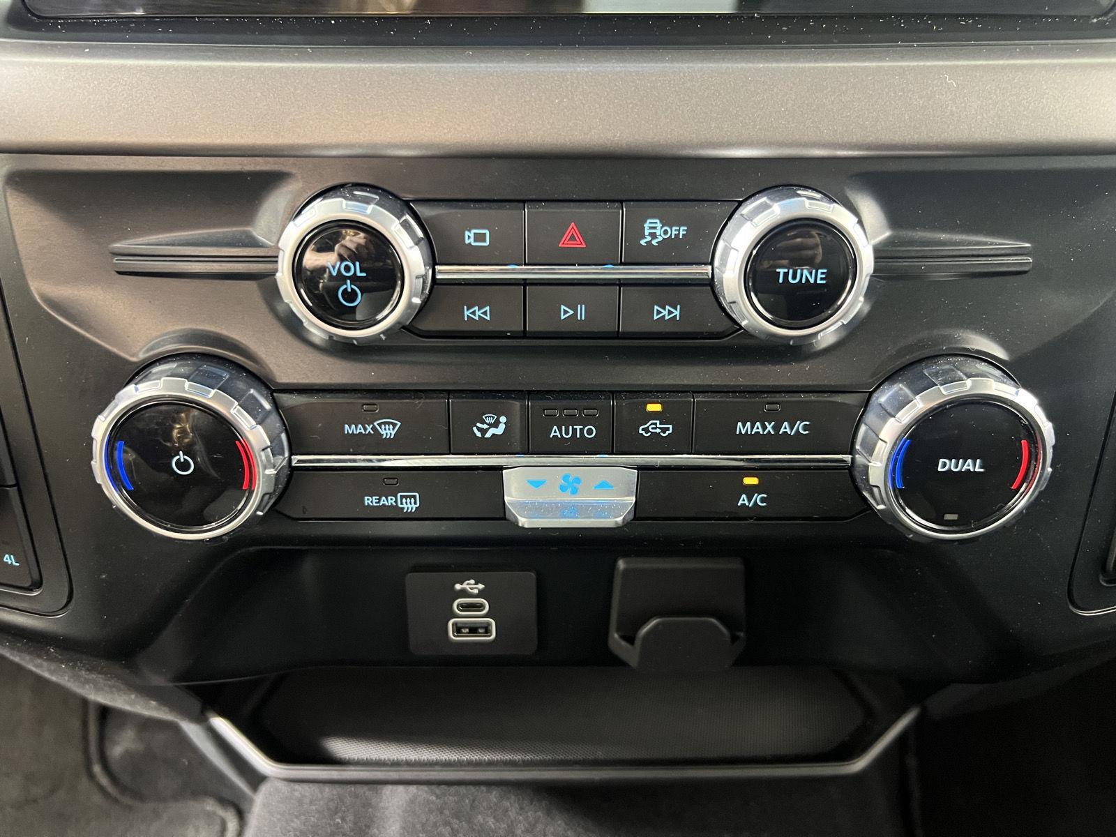 Used 2025 Agate Black Ford XLT image 18