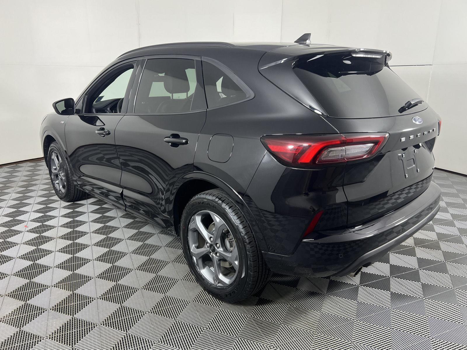 Used 2023 Agate Black Ford ST-Line image 8
