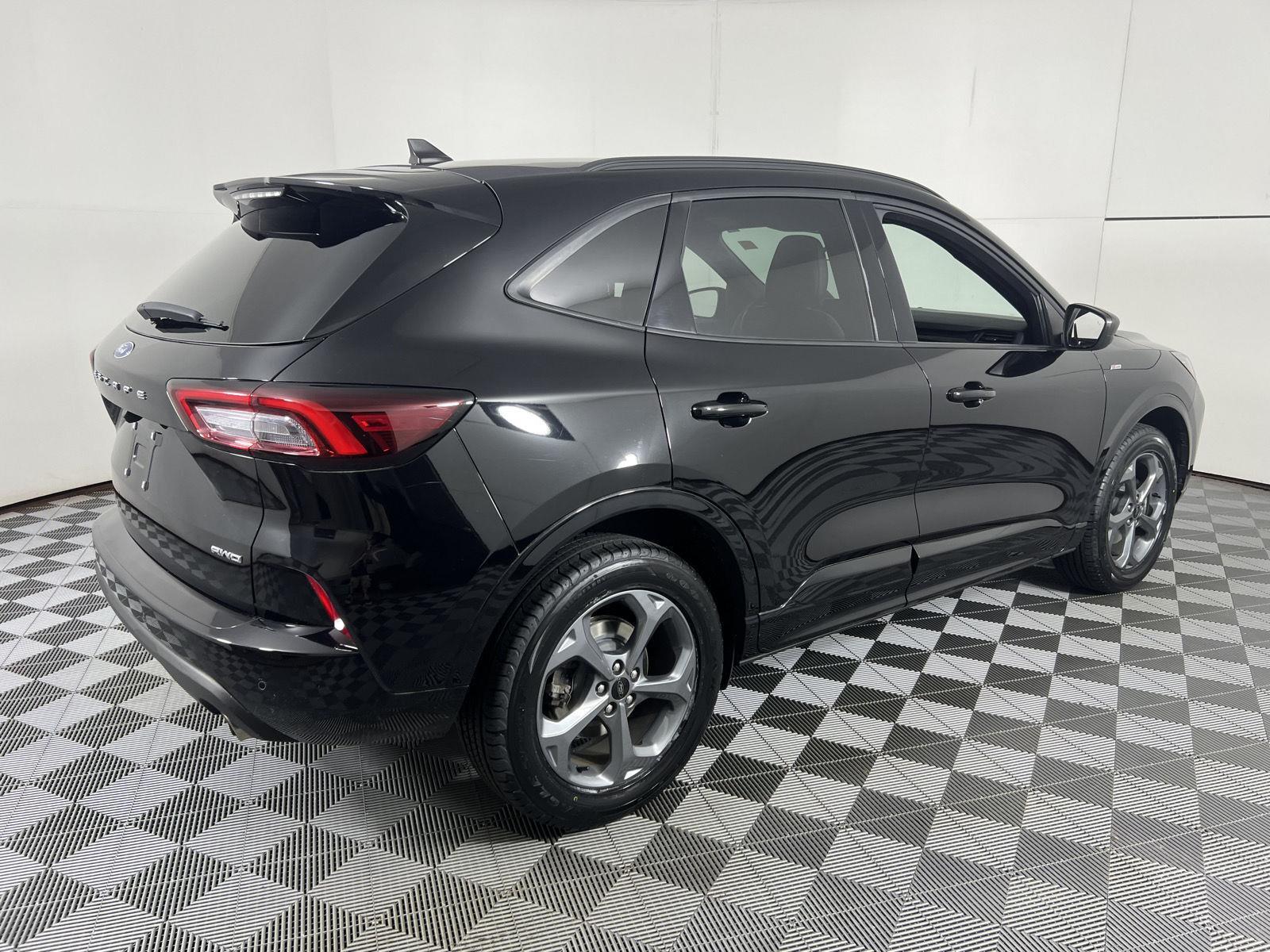 Used 2023 Agate Black Ford ST-Line image 10