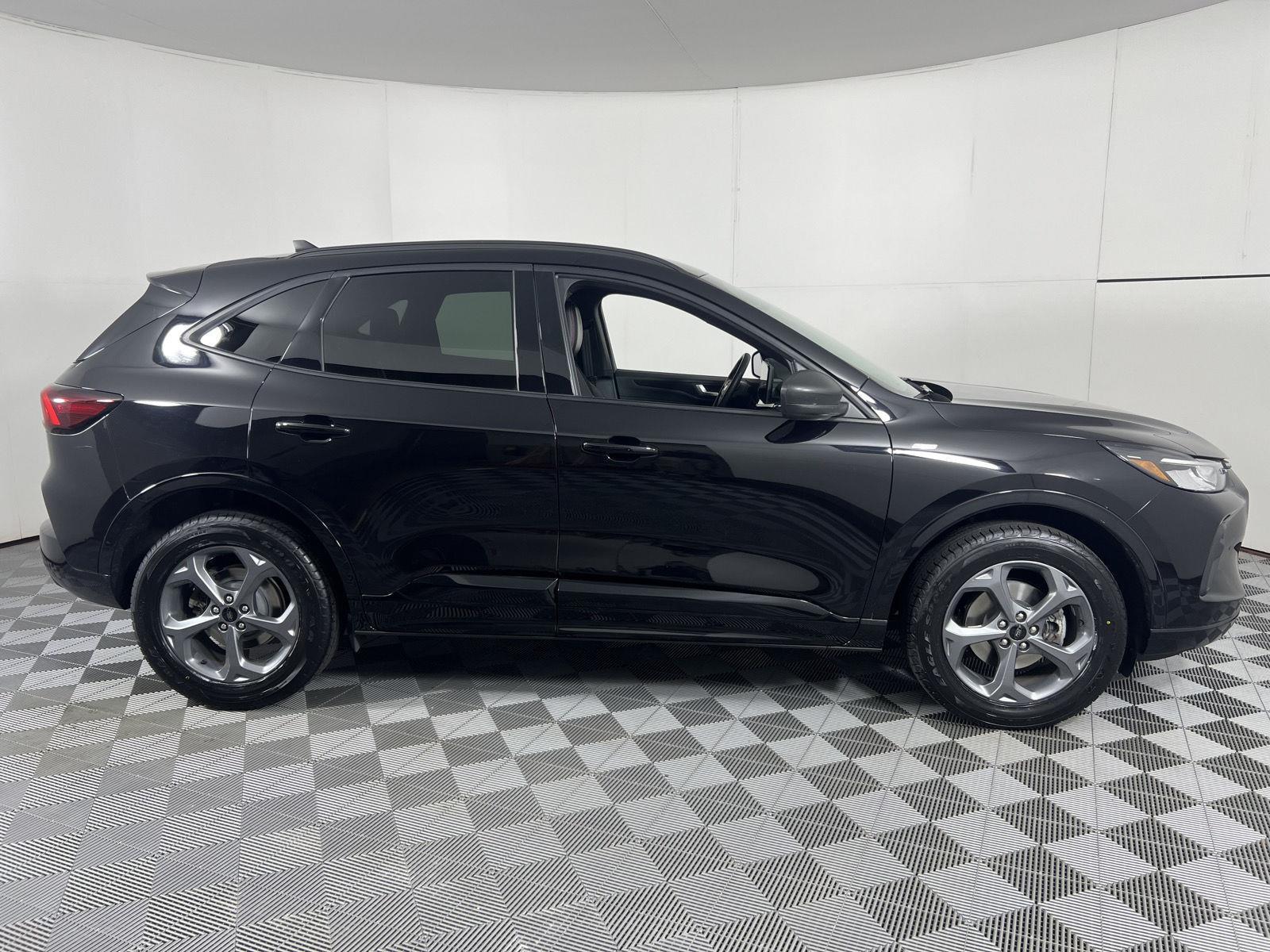 Used 2023 Agate Black Ford ST-Line image 11