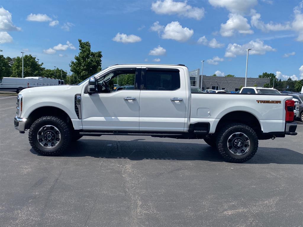 Used 2024 Star White Metallic Tri-Coat Ford LARIAT image 8