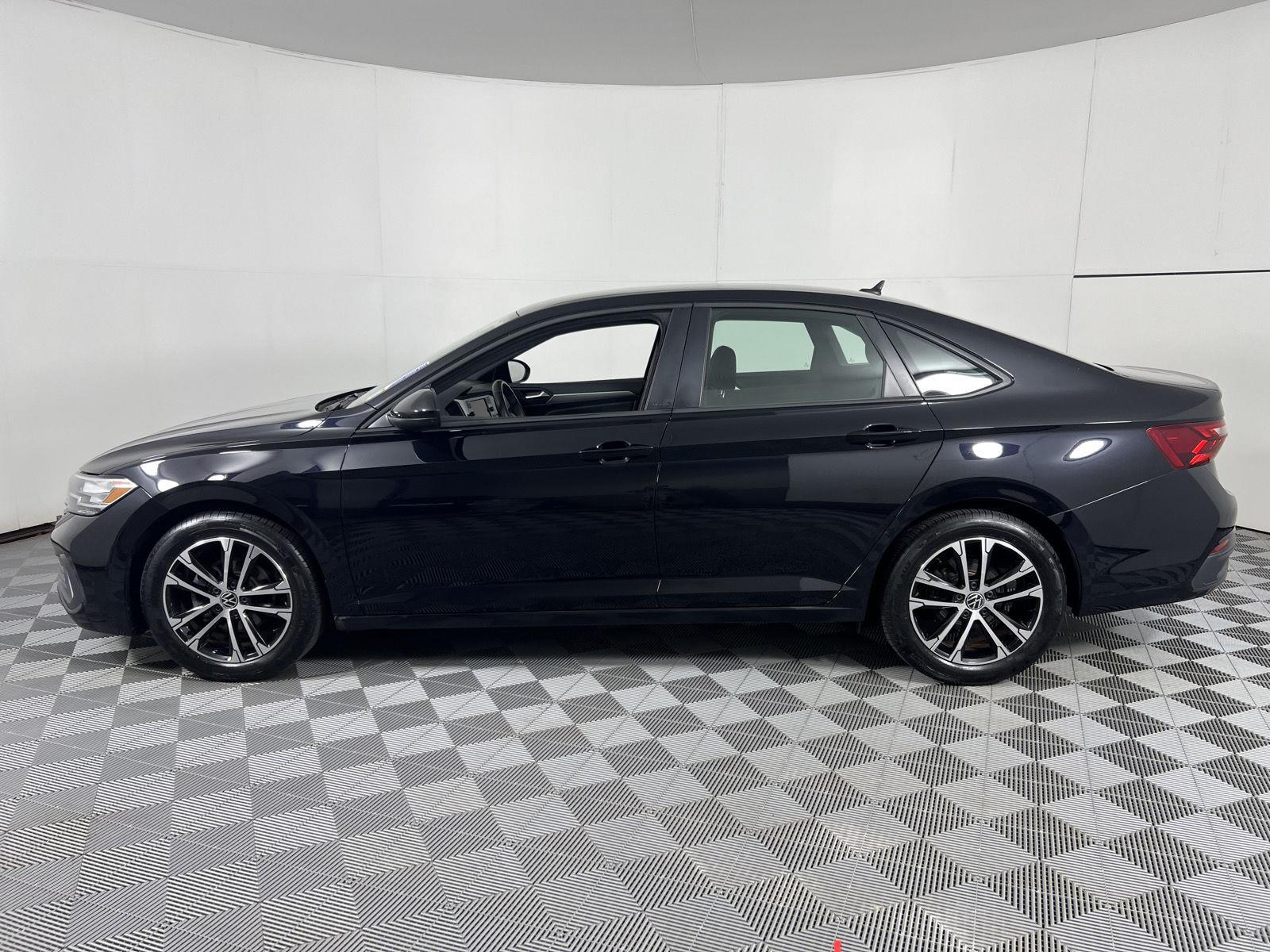 Used 2022 Deep Black Pearl Volkswagen Sport image 7