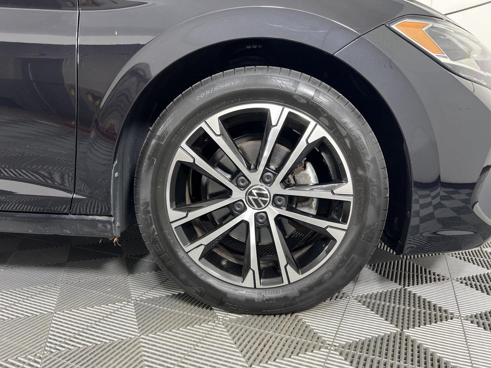 Used 2022 Deep Black Pearl Volkswagen Sport image 12