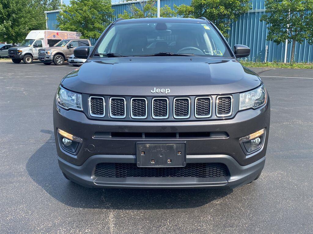 Used 2018 Granite Crystal Metallic Clearcoat Jeep Latitude image 5
