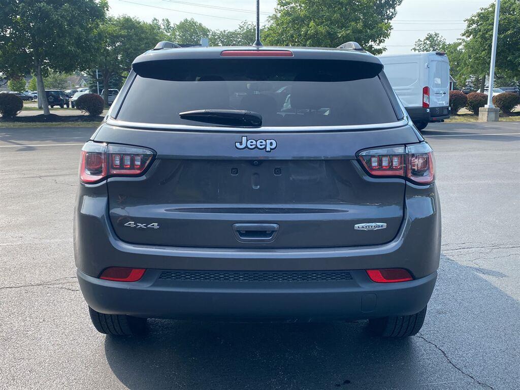 Used 2018 Granite Crystal Metallic Clearcoat Jeep Latitude image 9