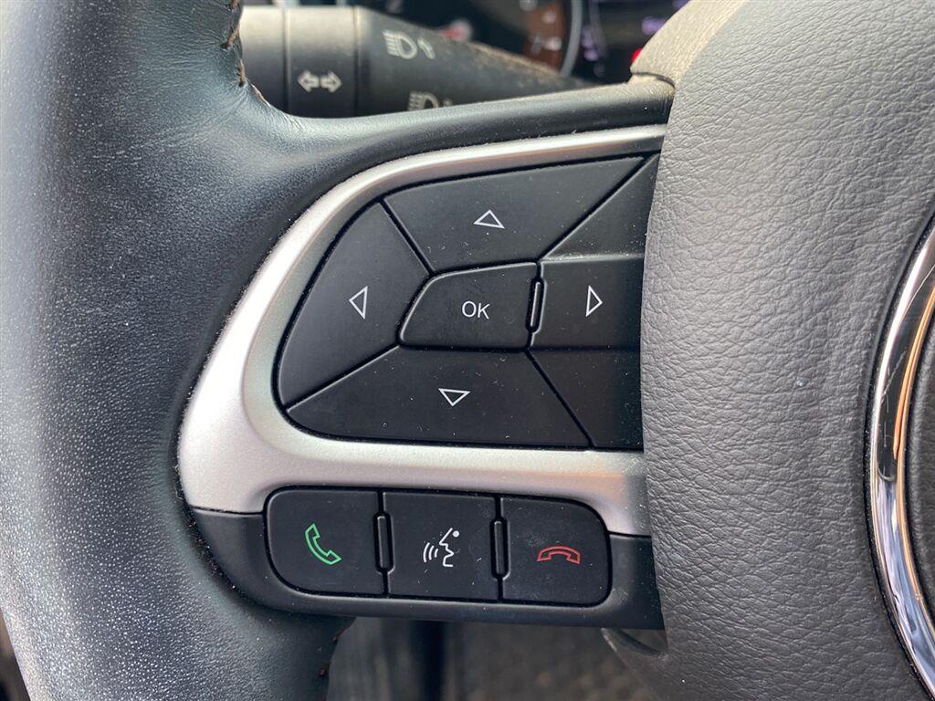 Used 2018 Granite Crystal Metallic Clearcoat Jeep Latitude image 17